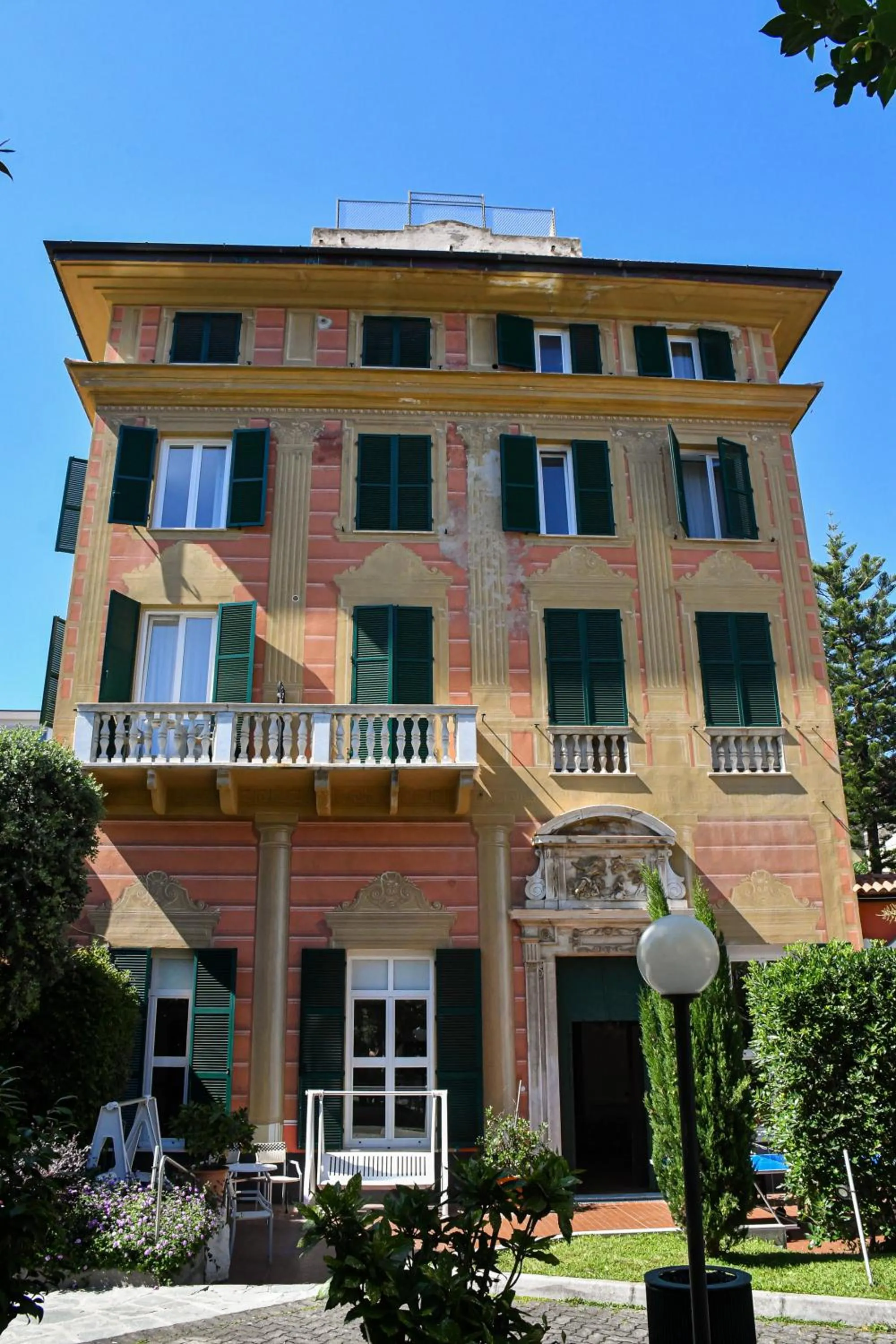 Property building in Hotel Le Palme