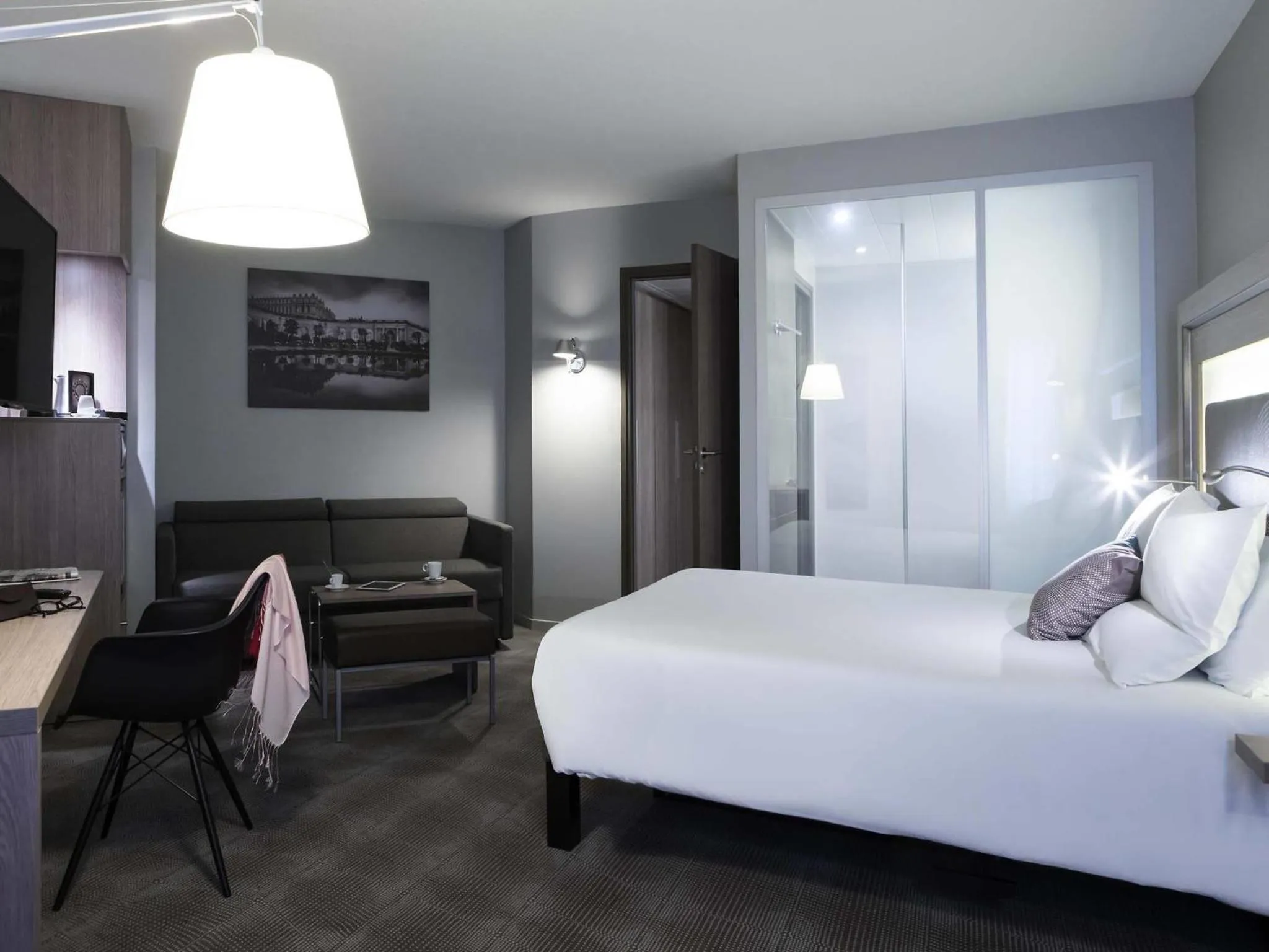 Bedroom, Bed in Novotel Château de Versailles