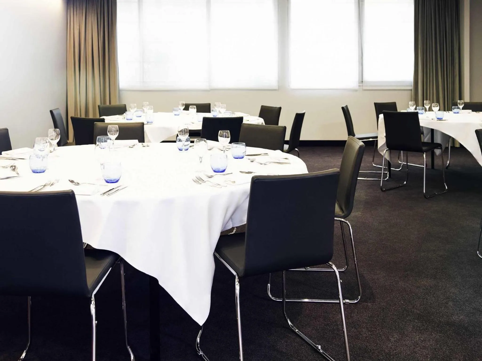 Meeting/conference room in Novotel Château de Versailles