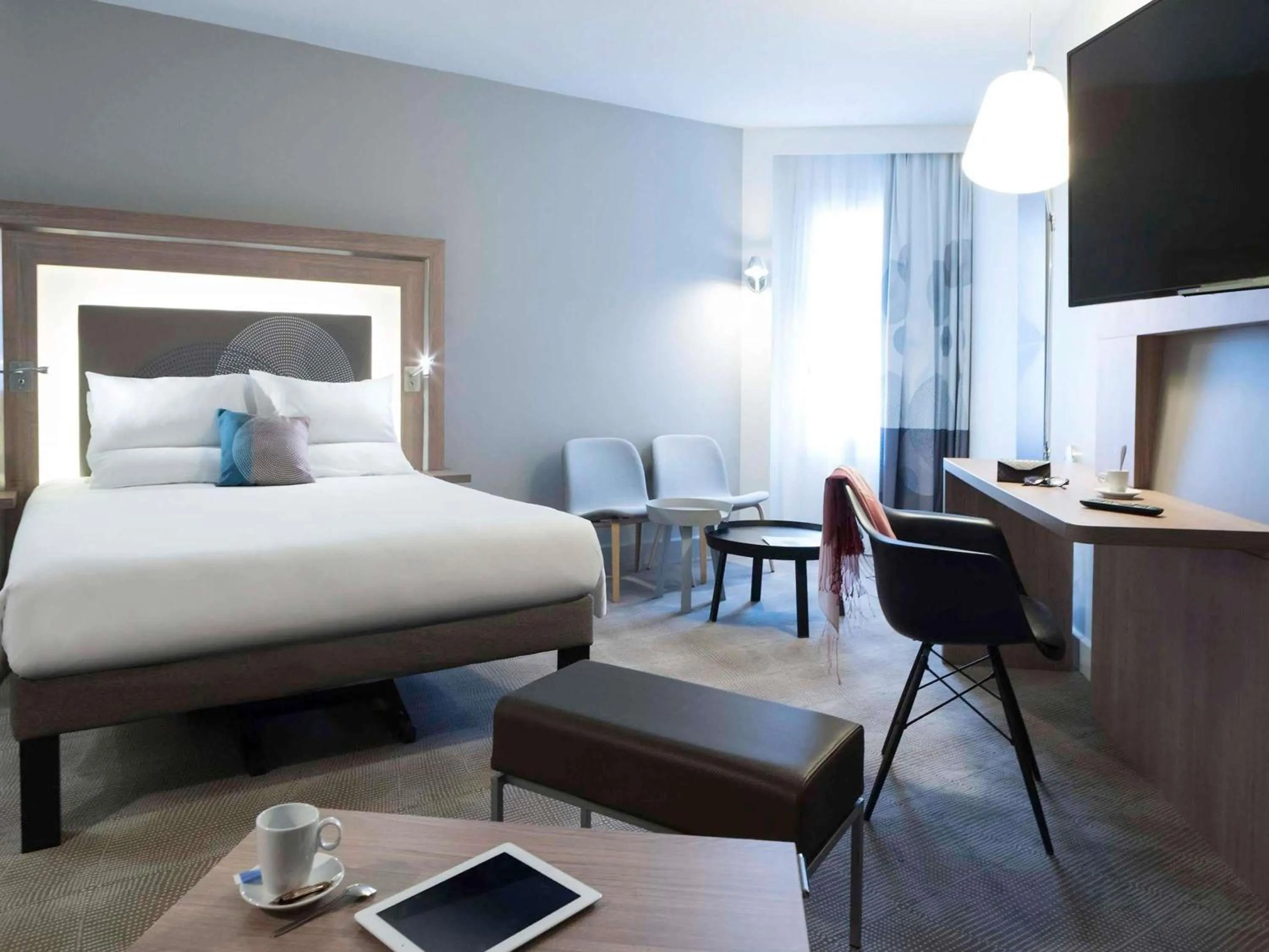 Property building, Bed in Novotel Château de Versailles