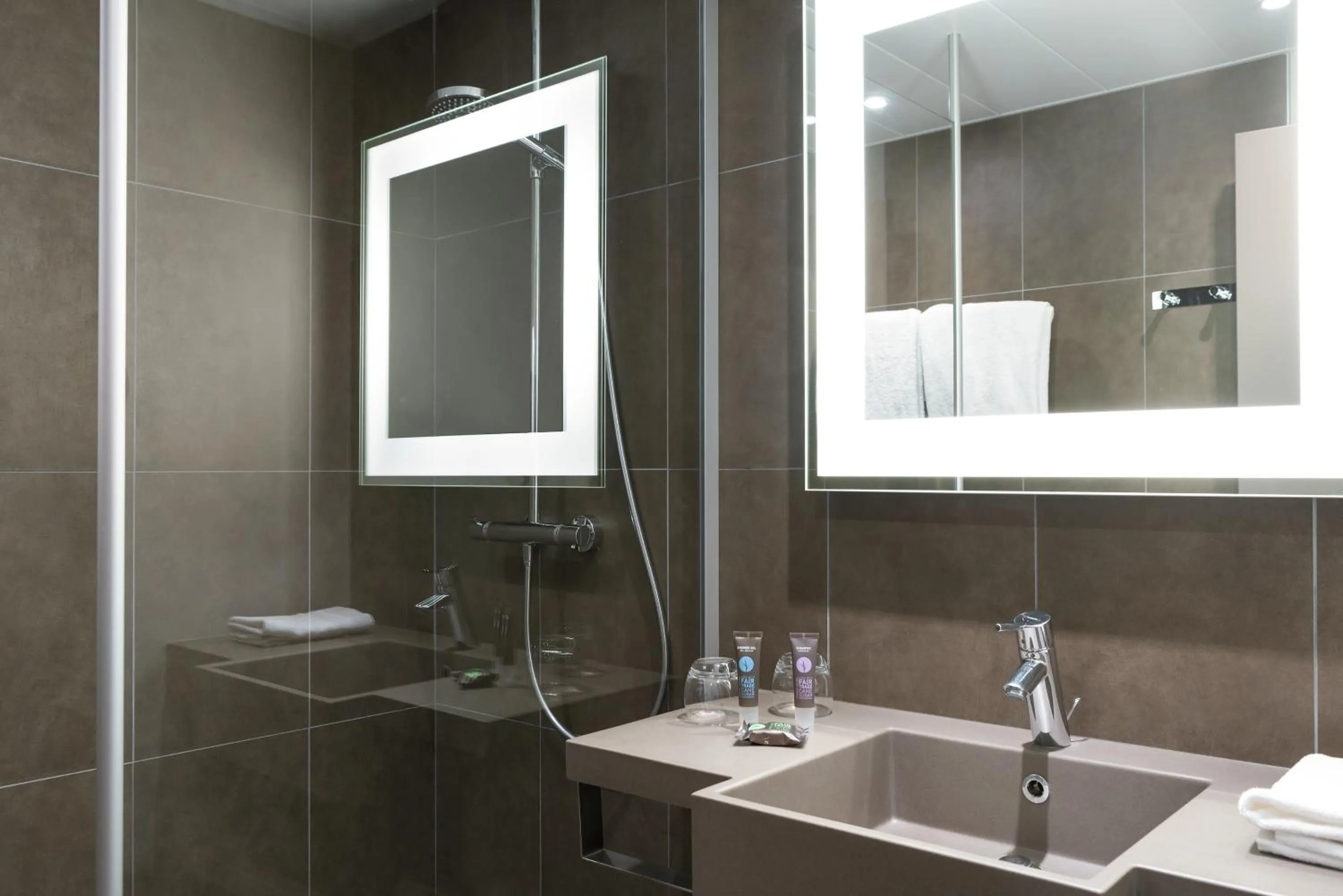 Bathroom in Novotel Château de Versailles