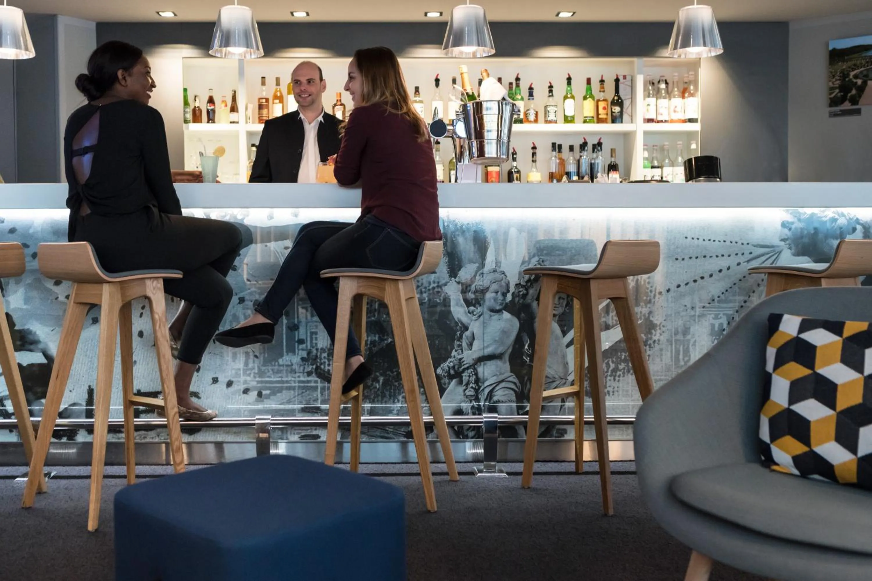 Lounge or bar in Novotel Château de Versailles