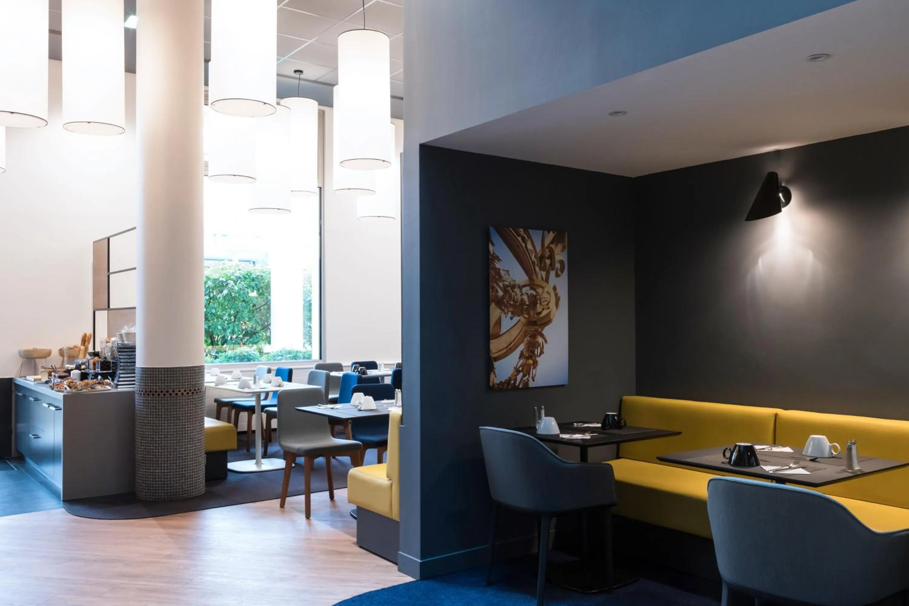 Restaurant/places to eat in Novotel Château de Versailles