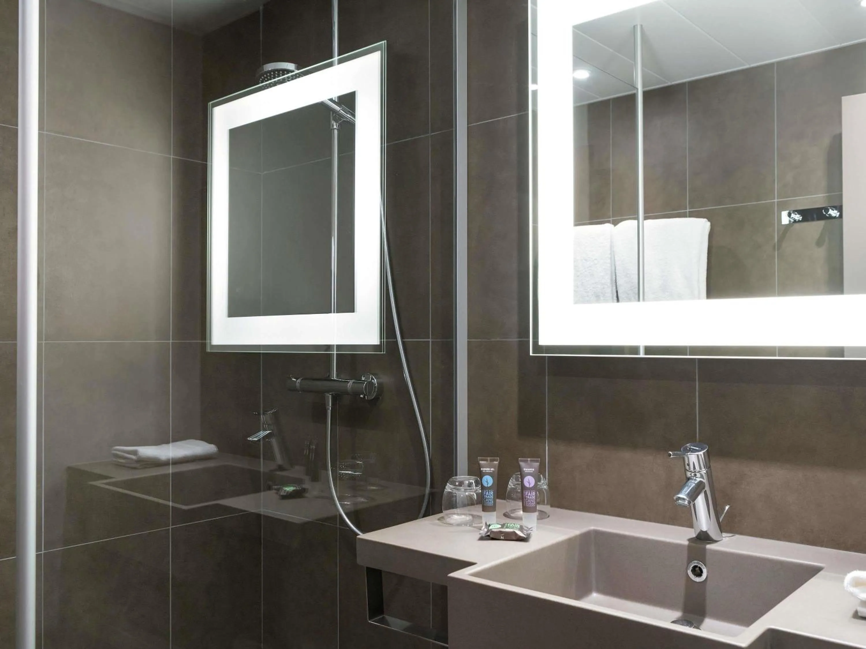 Bedroom in Novotel Château de Versailles