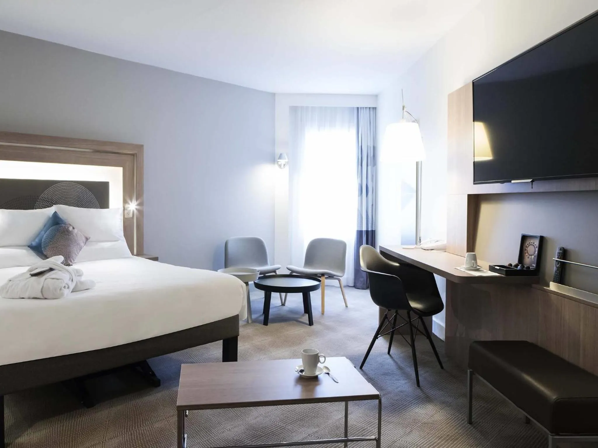 Bedroom, Bed in Novotel Château de Versailles