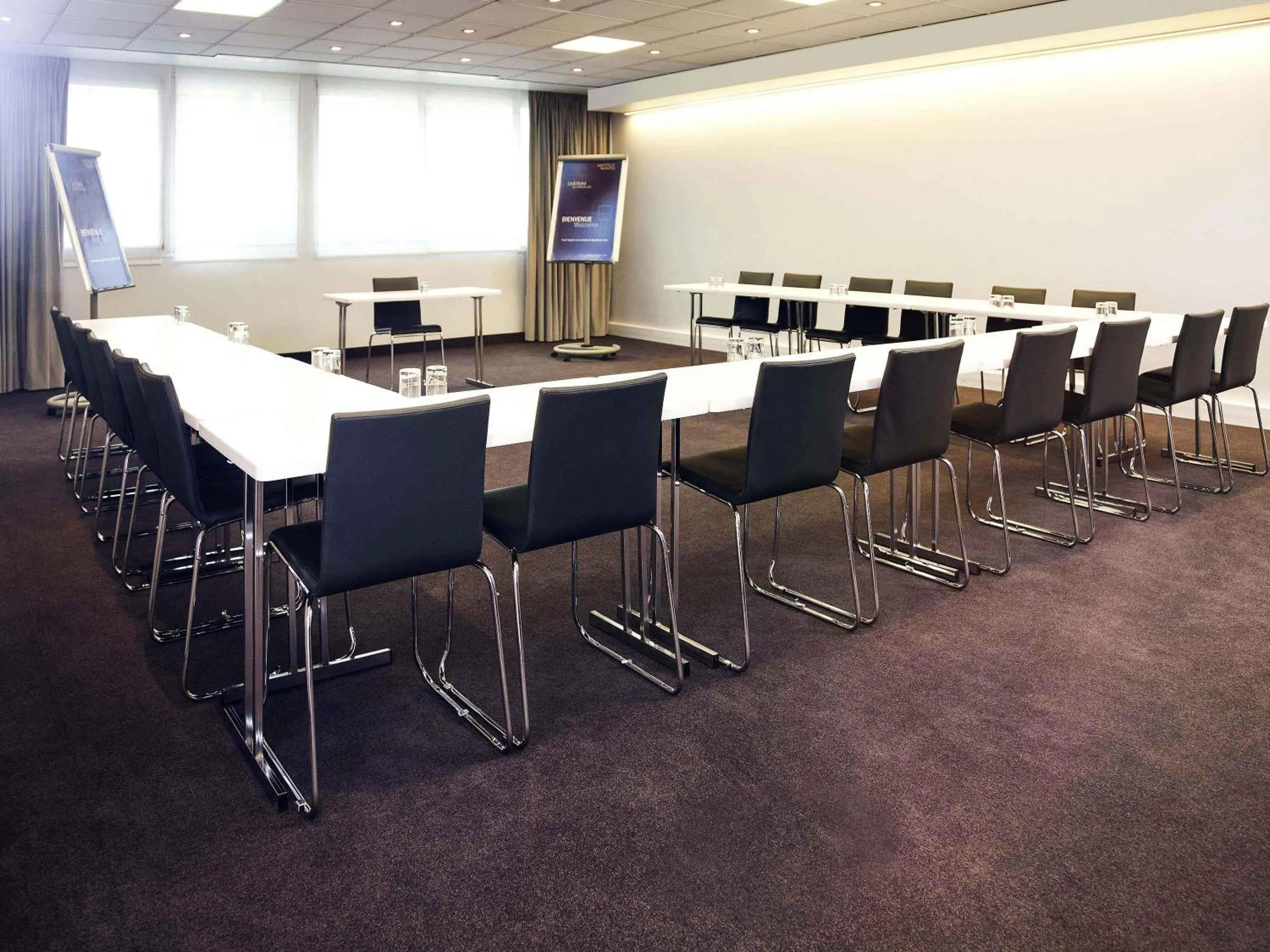 Meeting/conference room in Novotel Château de Versailles