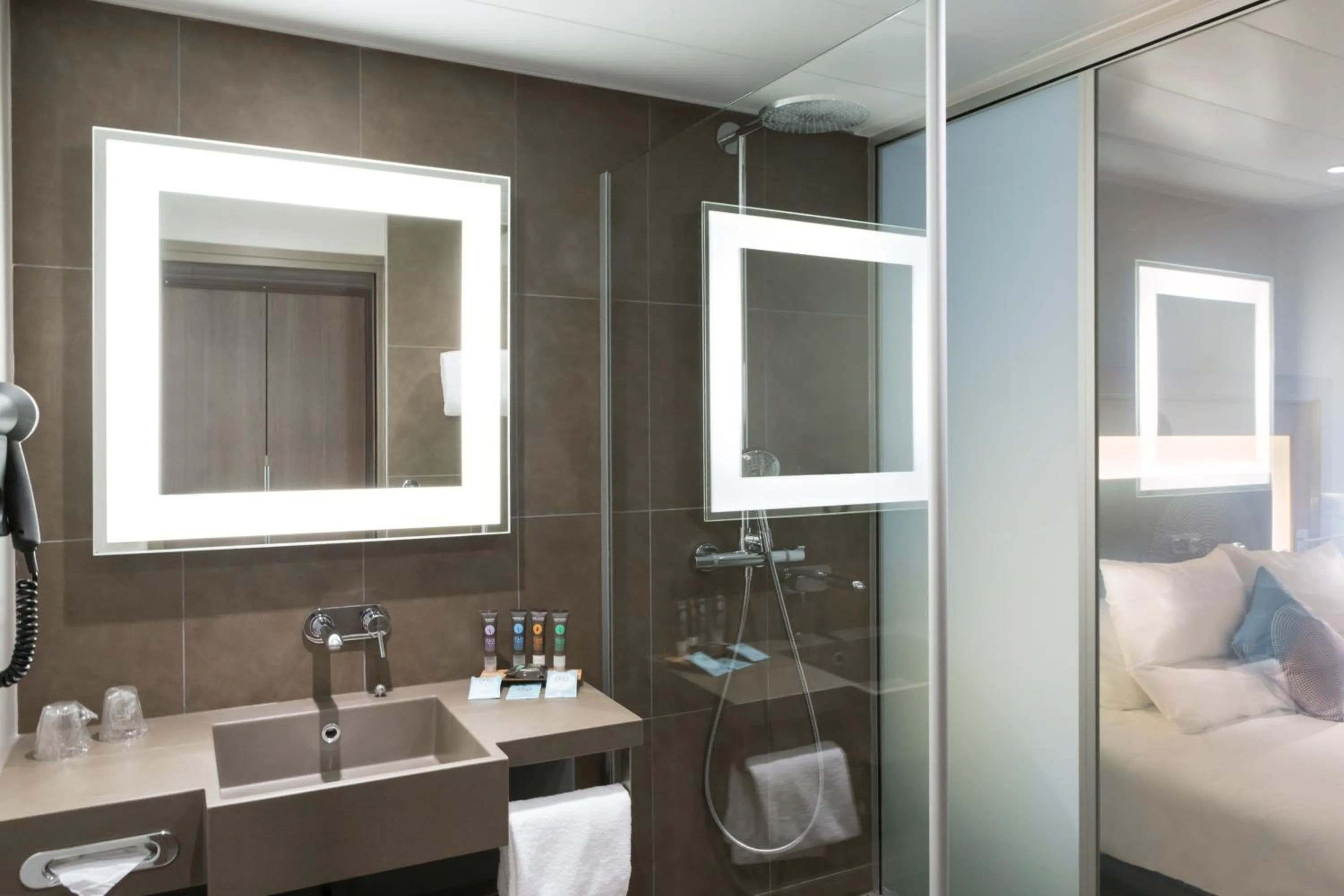 Bathroom in Novotel Château de Versailles