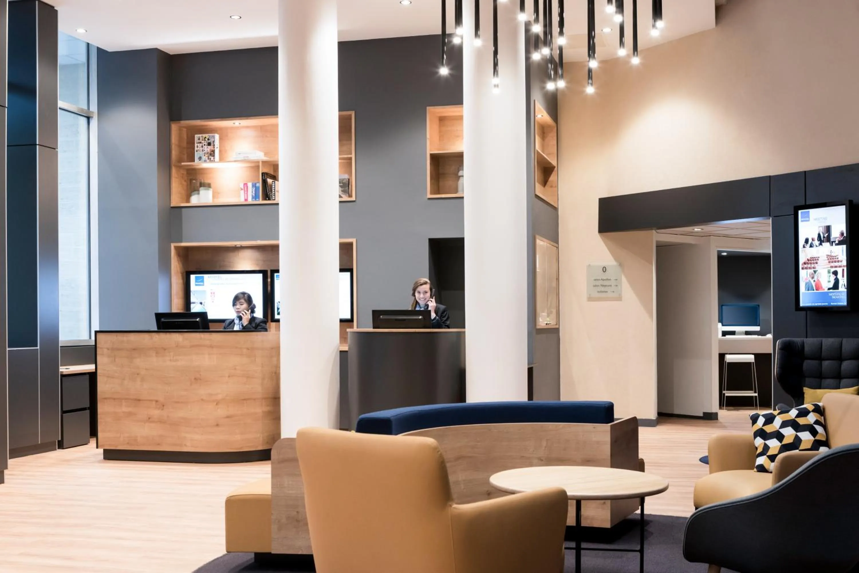 Lobby or reception in Novotel Château de Versailles