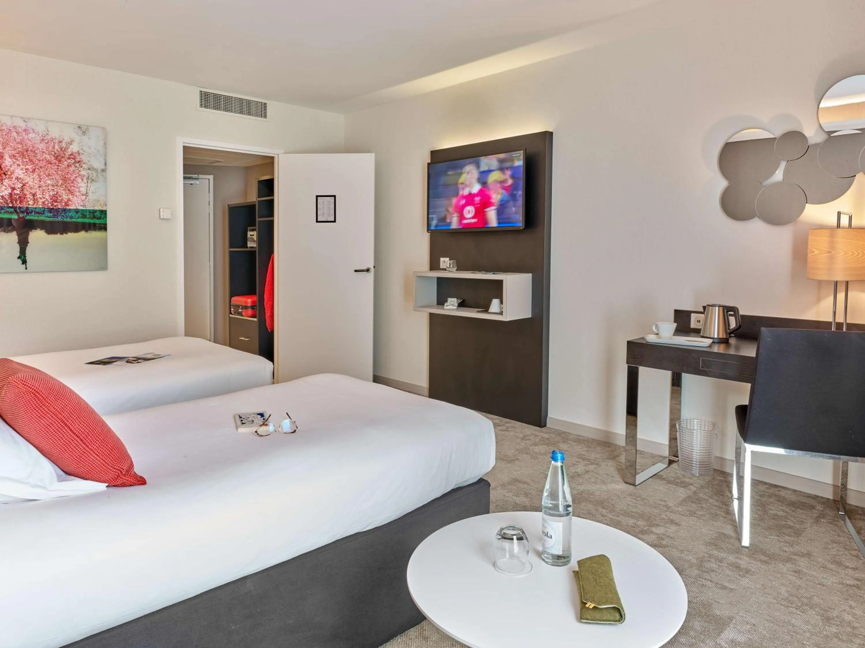 Bedroom, Bed in Best Western Plus Metz Technopole