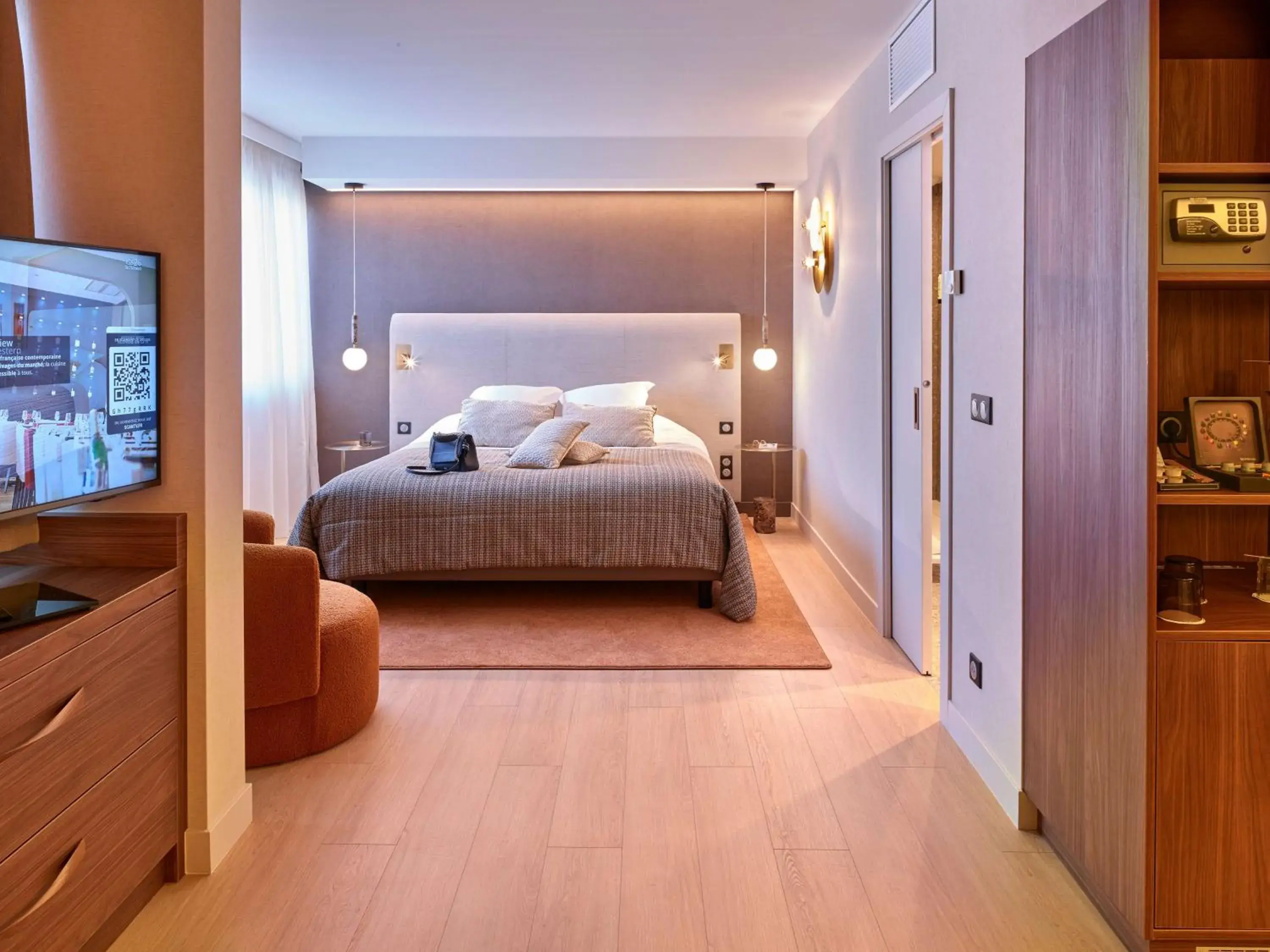 Larger Junior King Suite with Sofa Bed - Street Side/Non-Smoking in Best Western Plus Metz Technopole Larger Junior King Suite with Sofa Bed - Street Side/Non-Smoking in Best Western Plus Metz Technopole