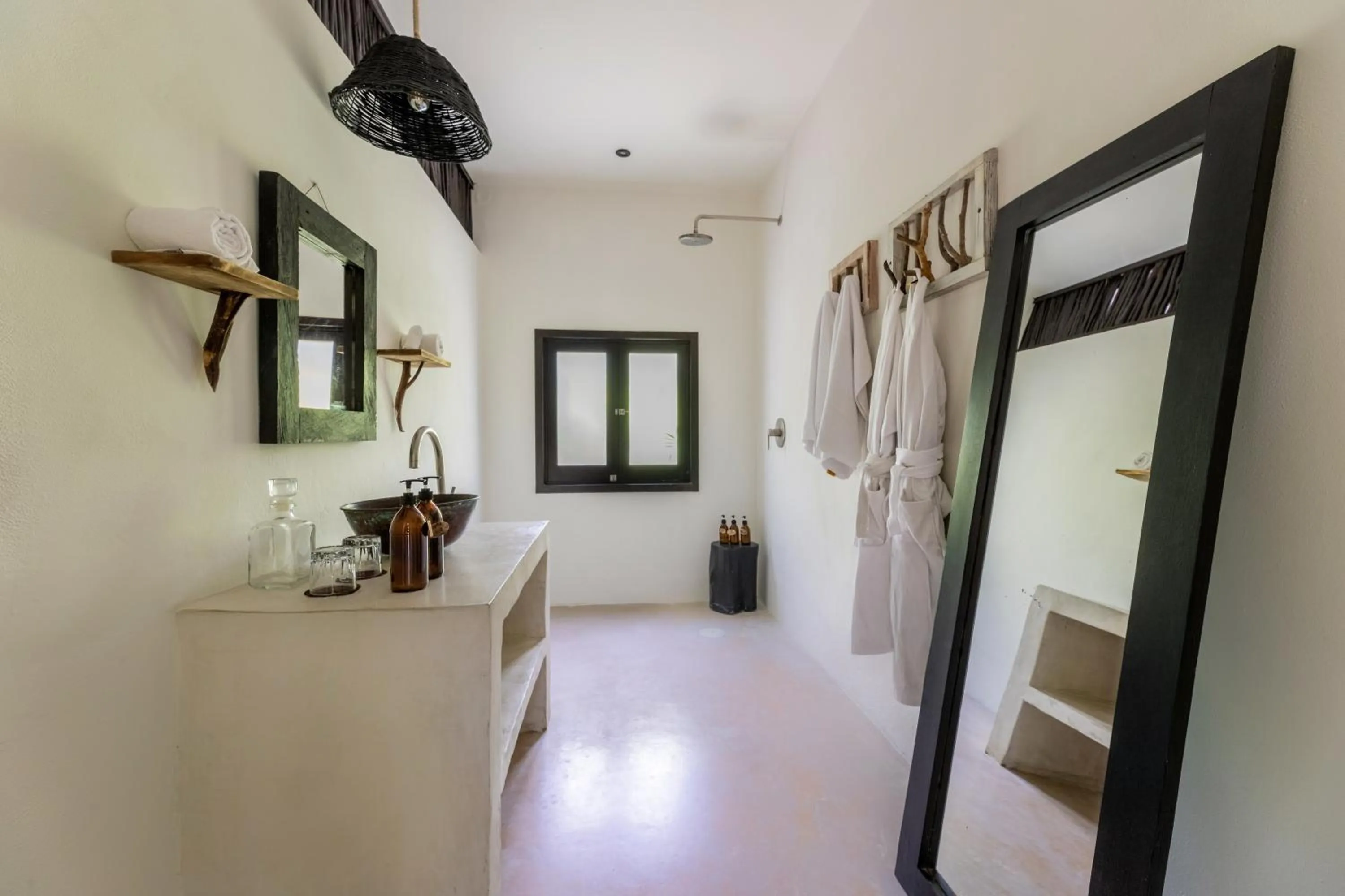 Shower, Bed in NEST Tulum