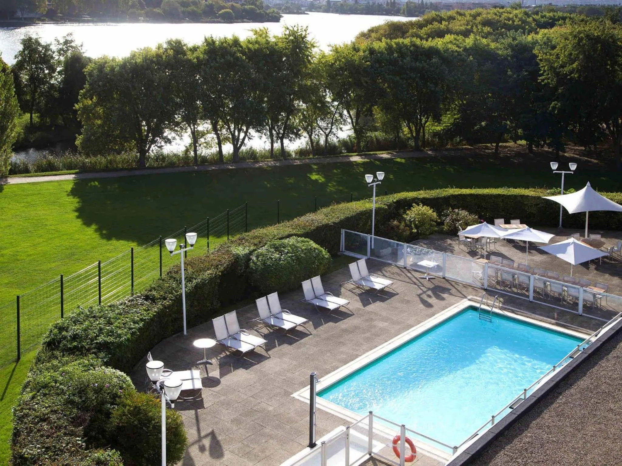 Pool view in Novotel Paris Créteil Le Lac