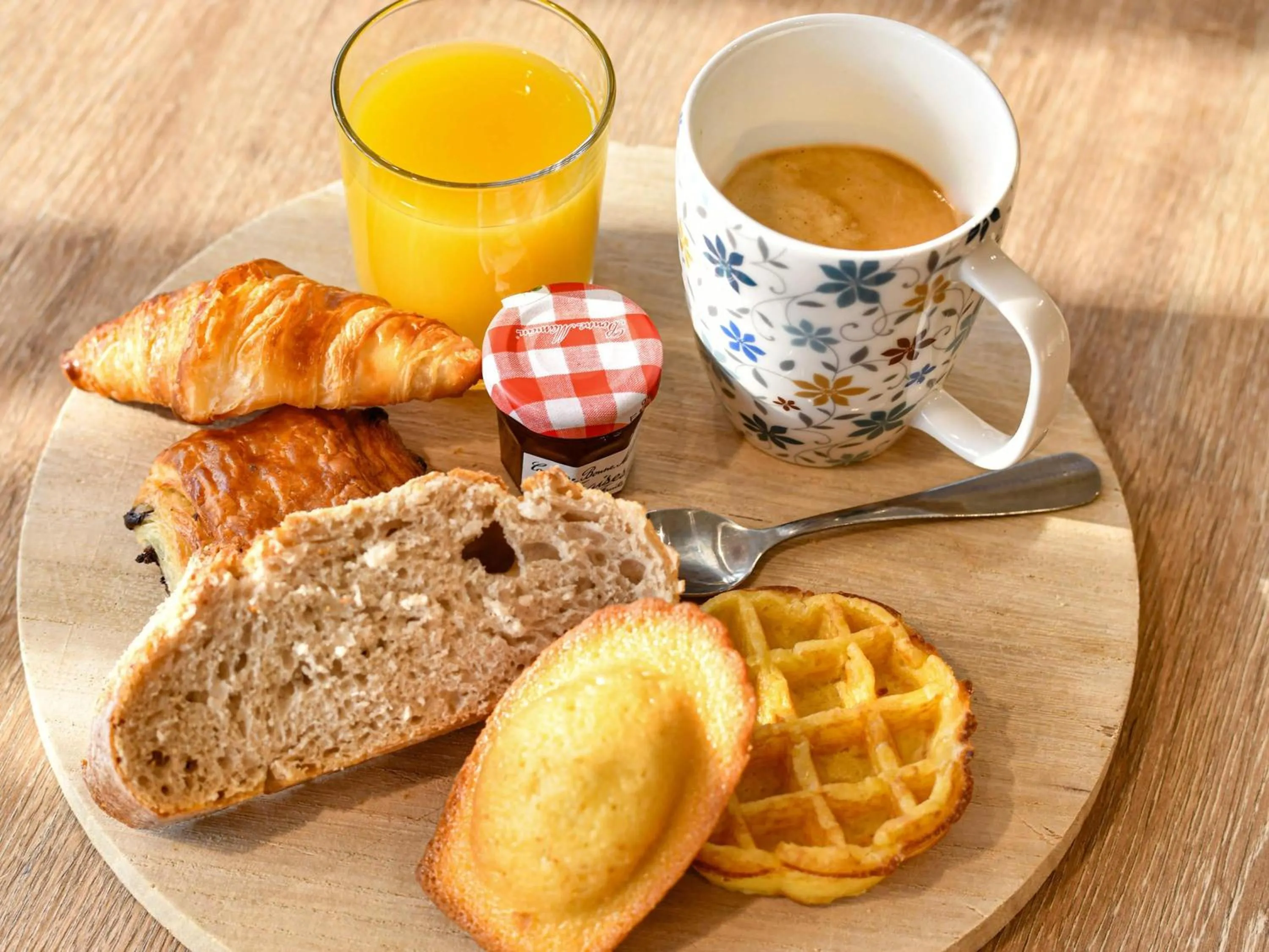 Breakfast in Novotel Paris Créteil Le Lac