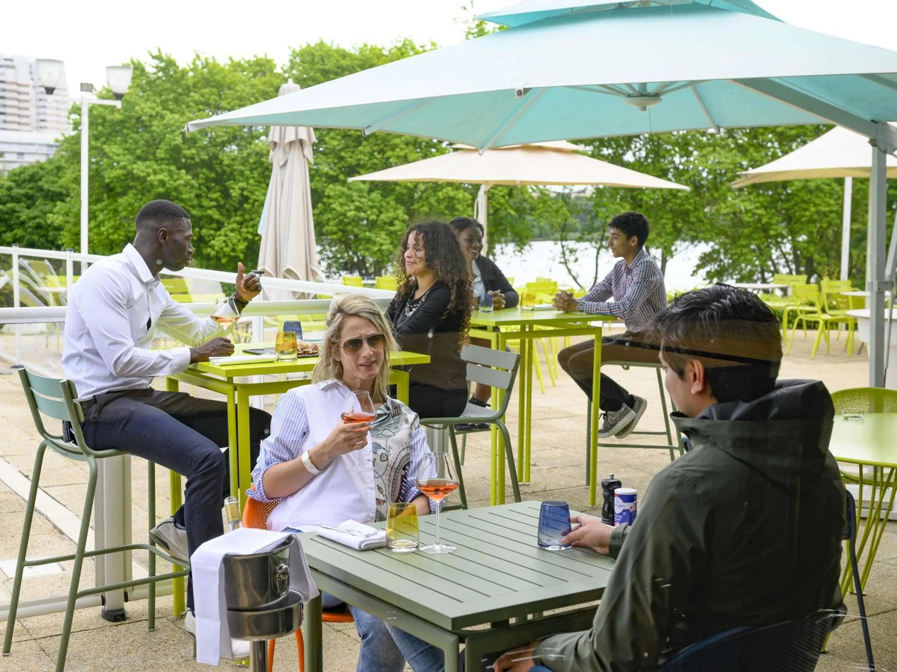 Lounge or bar in Novotel Paris Créteil Le Lac