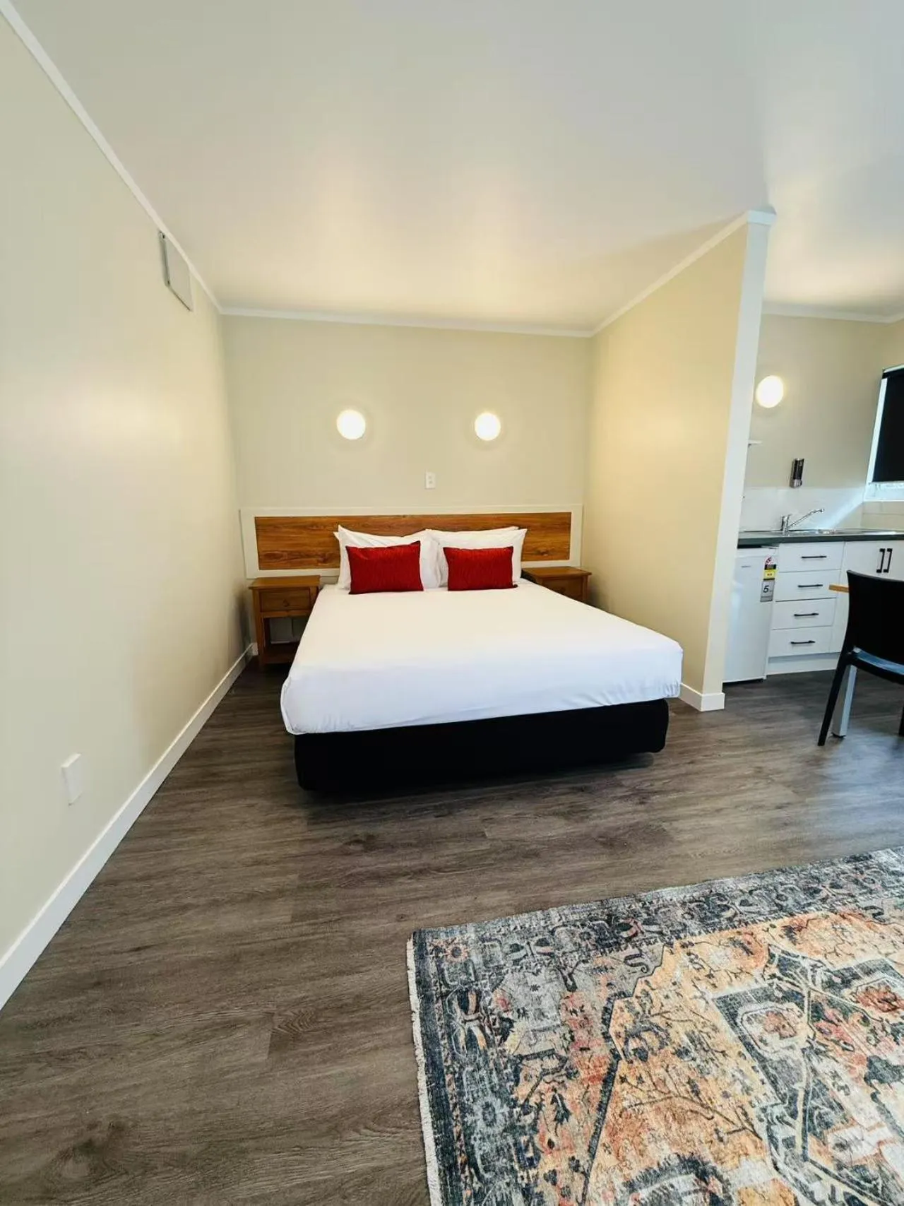 Bed in Colonial City Motel