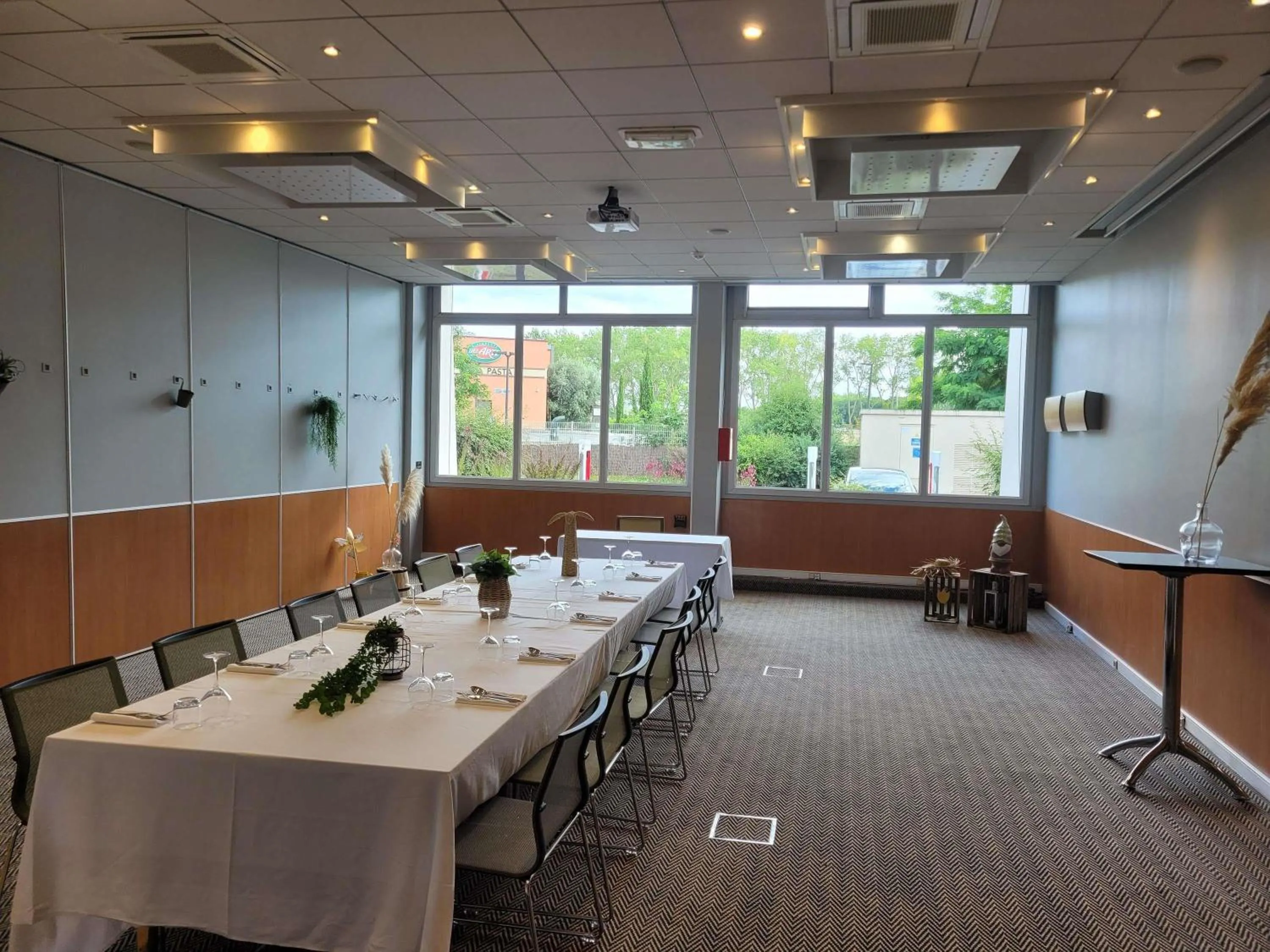 Meeting/conference room in Hotel Novotel Evry Courcouronnes