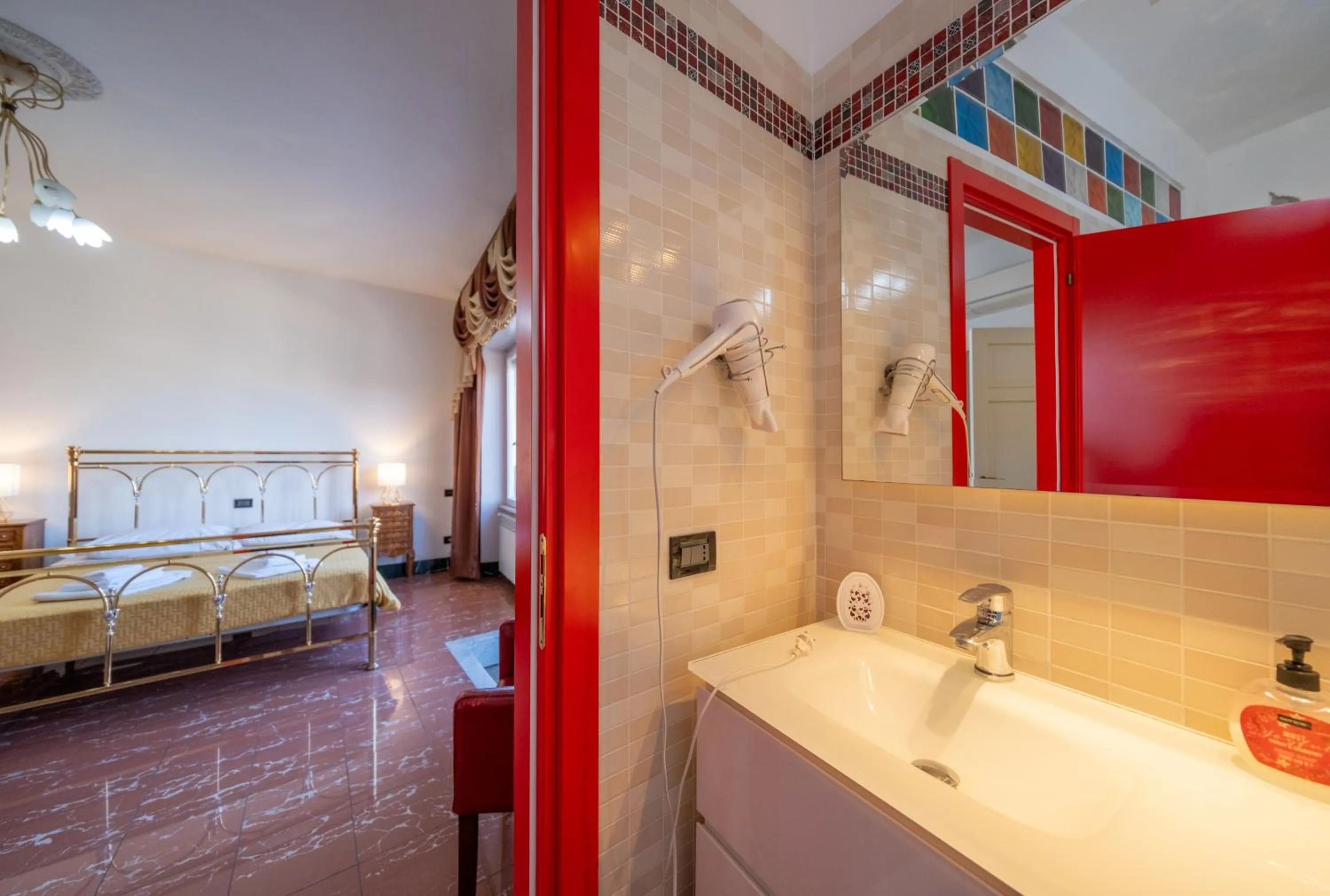 Bathroom, Bed in BBC Christian Bed & Breakfast