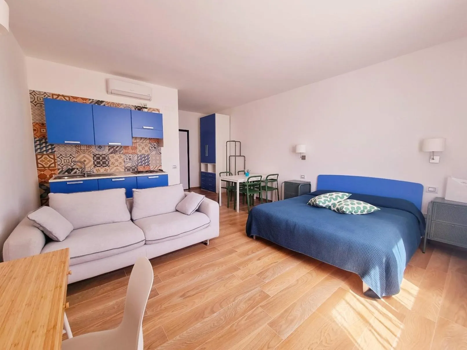 Kitchen or kitchenette, Bed in The Garden