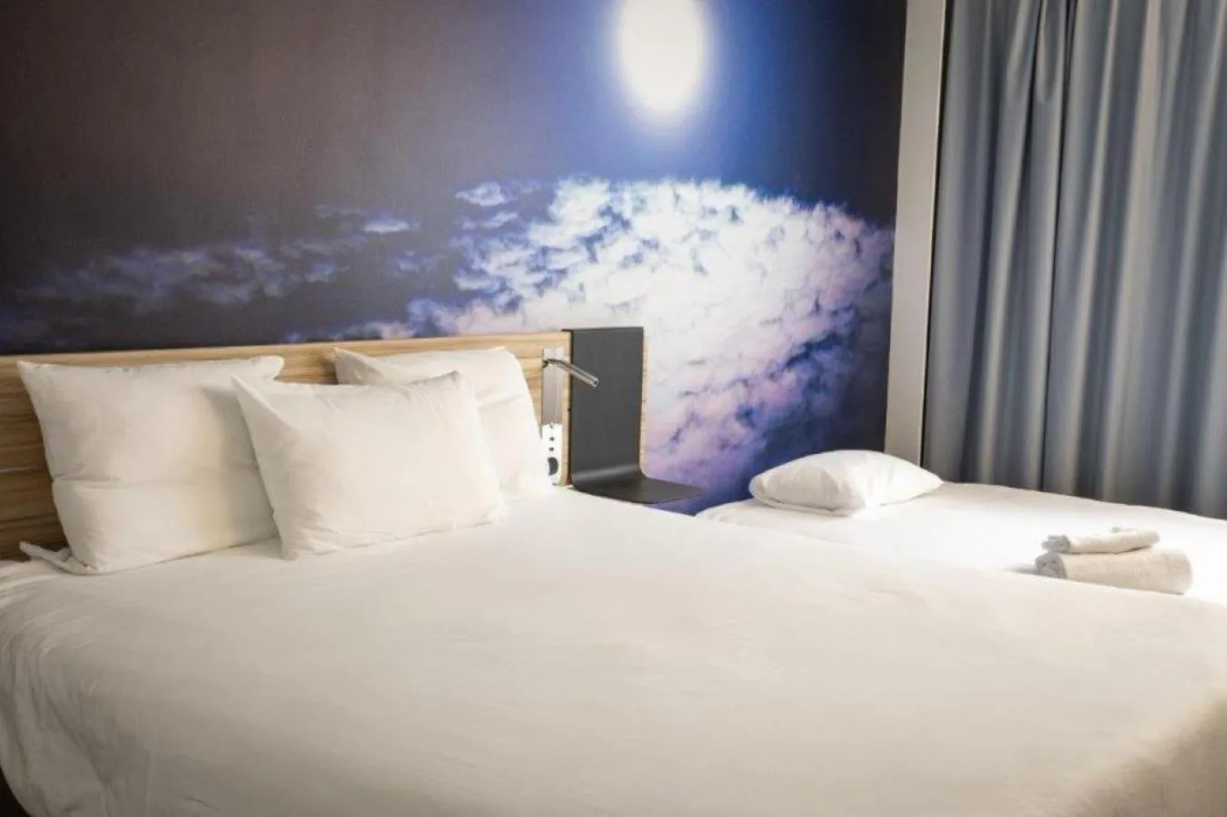 Bed in Novotel Valence Sud