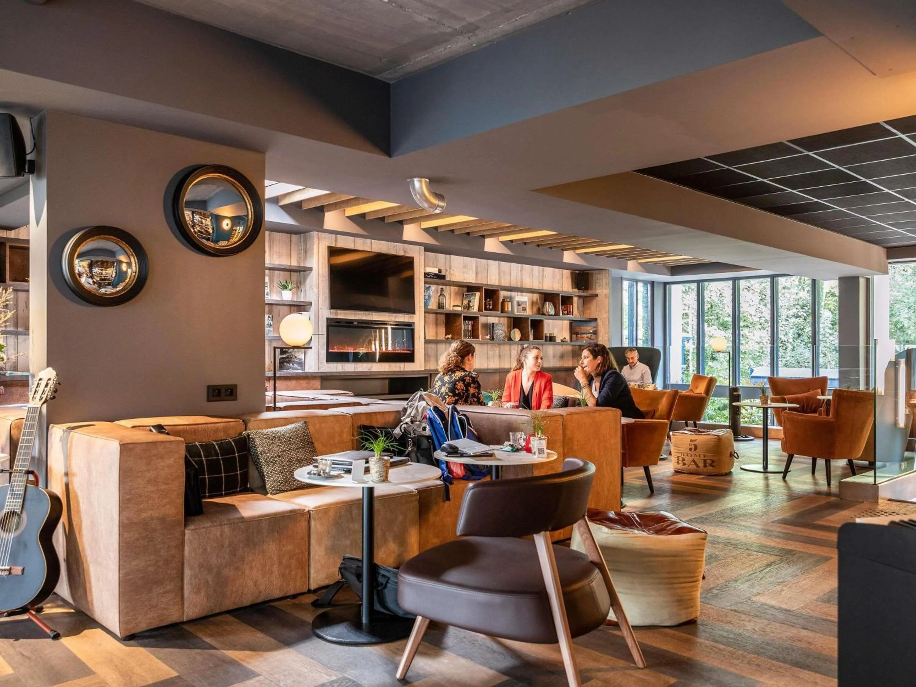 Lounge or bar in Novotel Valence Sud