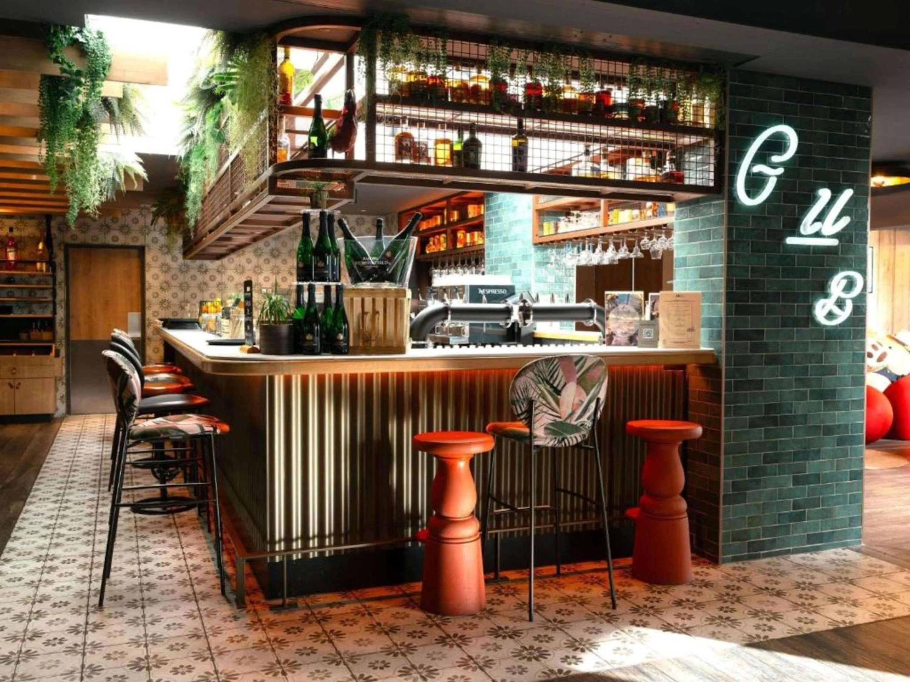 Lounge or bar in Novotel Valence Sud