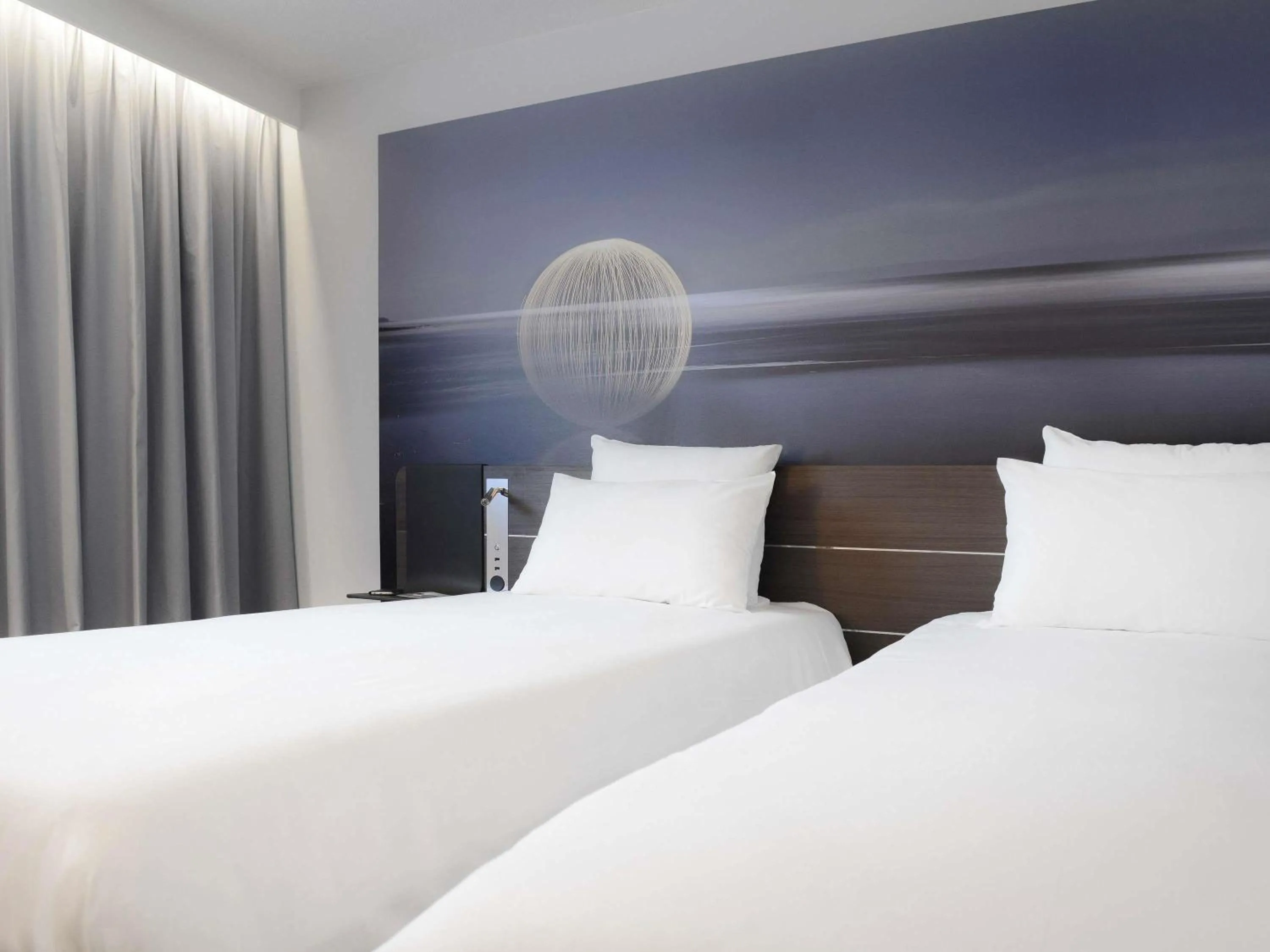 Bedroom, Bed in Novotel Valence Sud