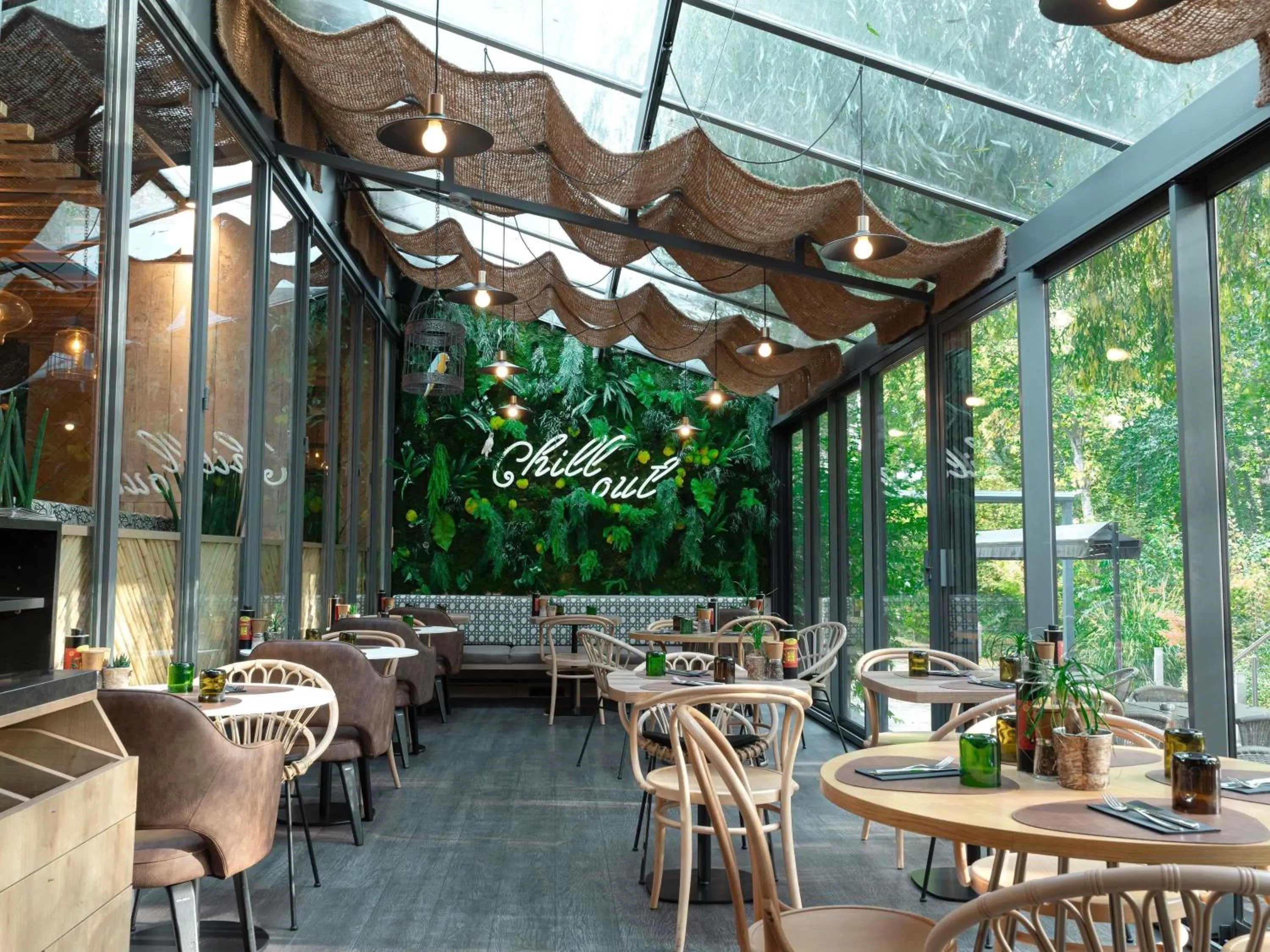 Restaurant/places to eat in Novotel Valence Sud