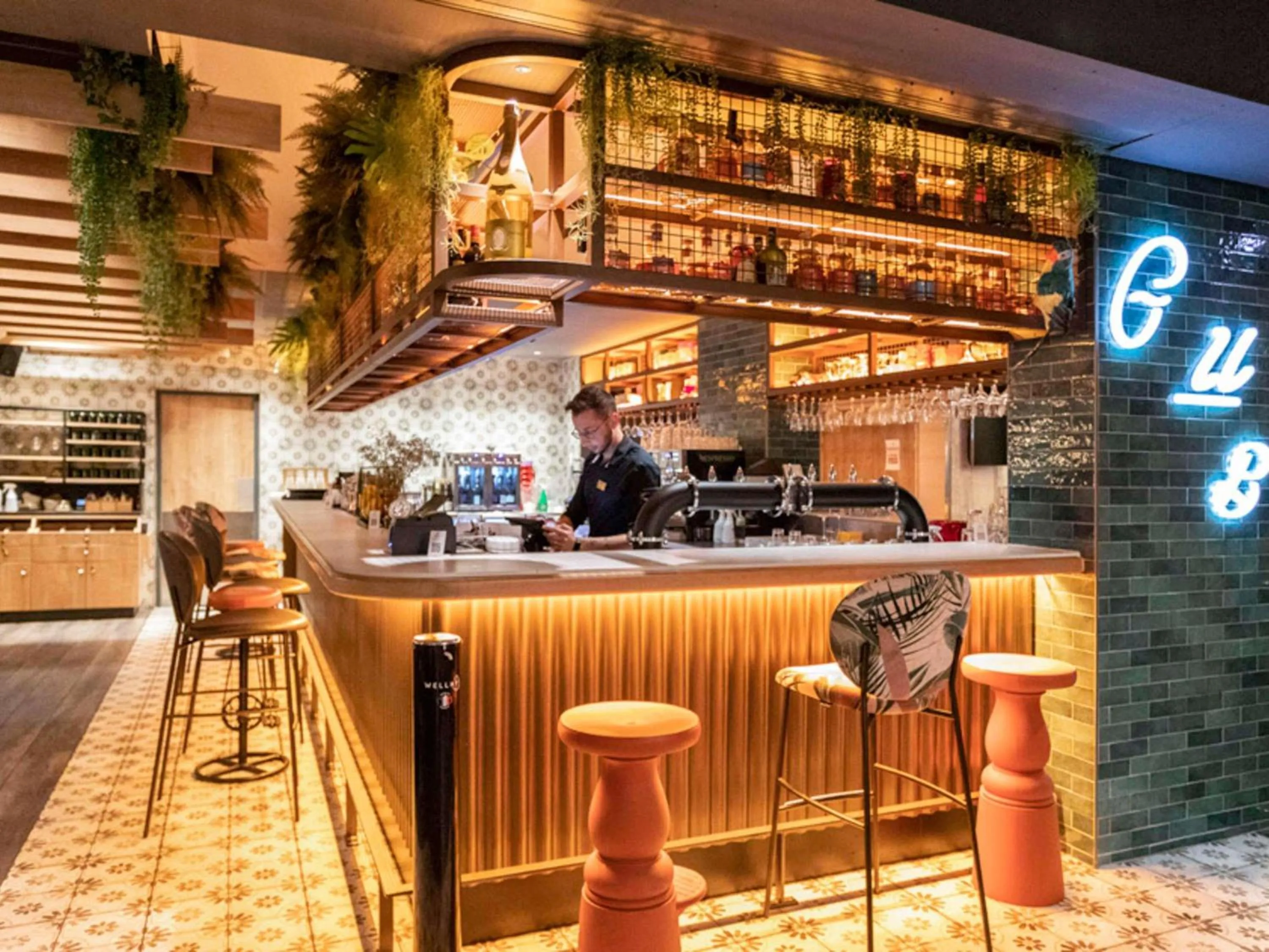 Lounge or bar in Novotel Valence Sud