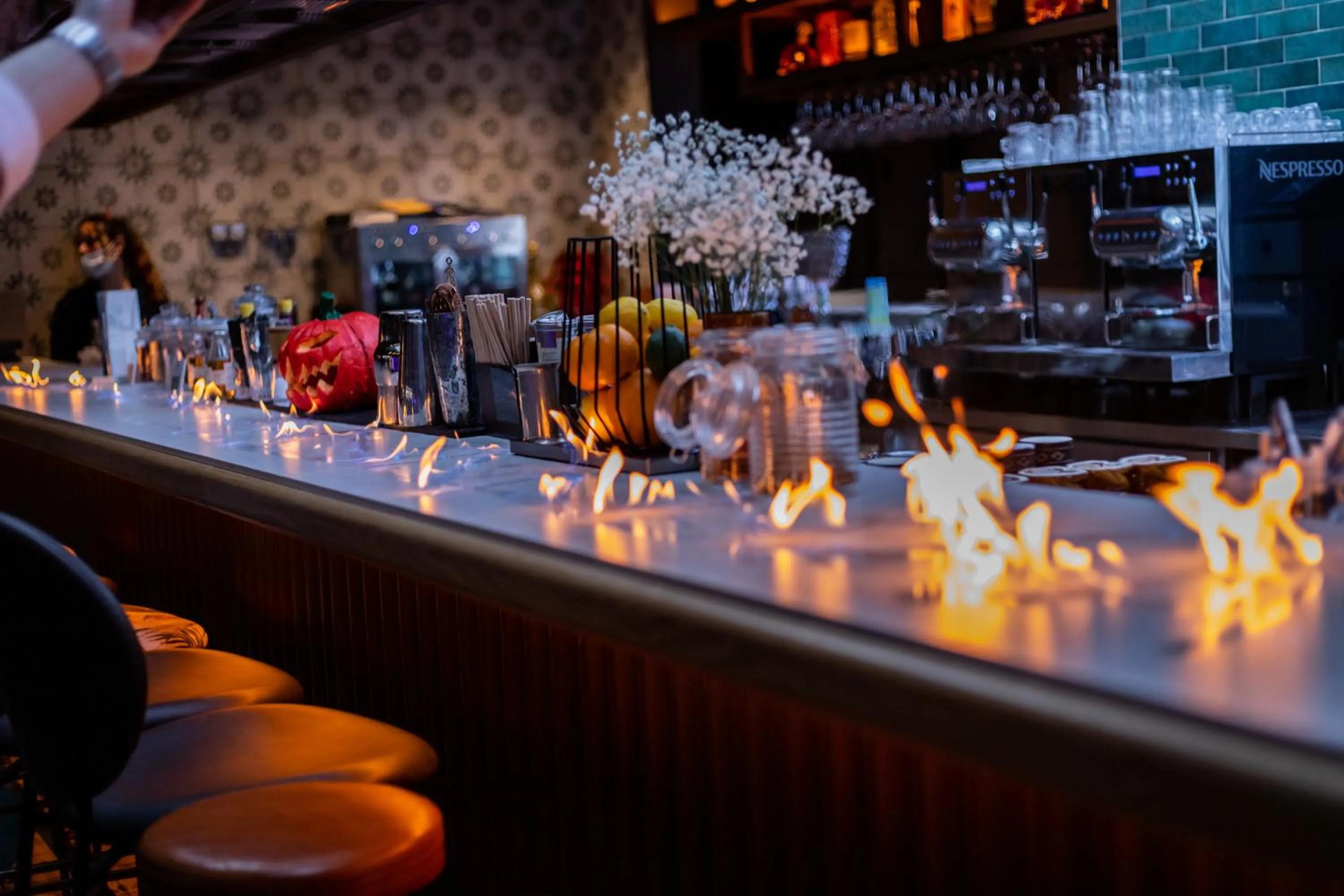 Lounge or bar in Novotel Valence Sud