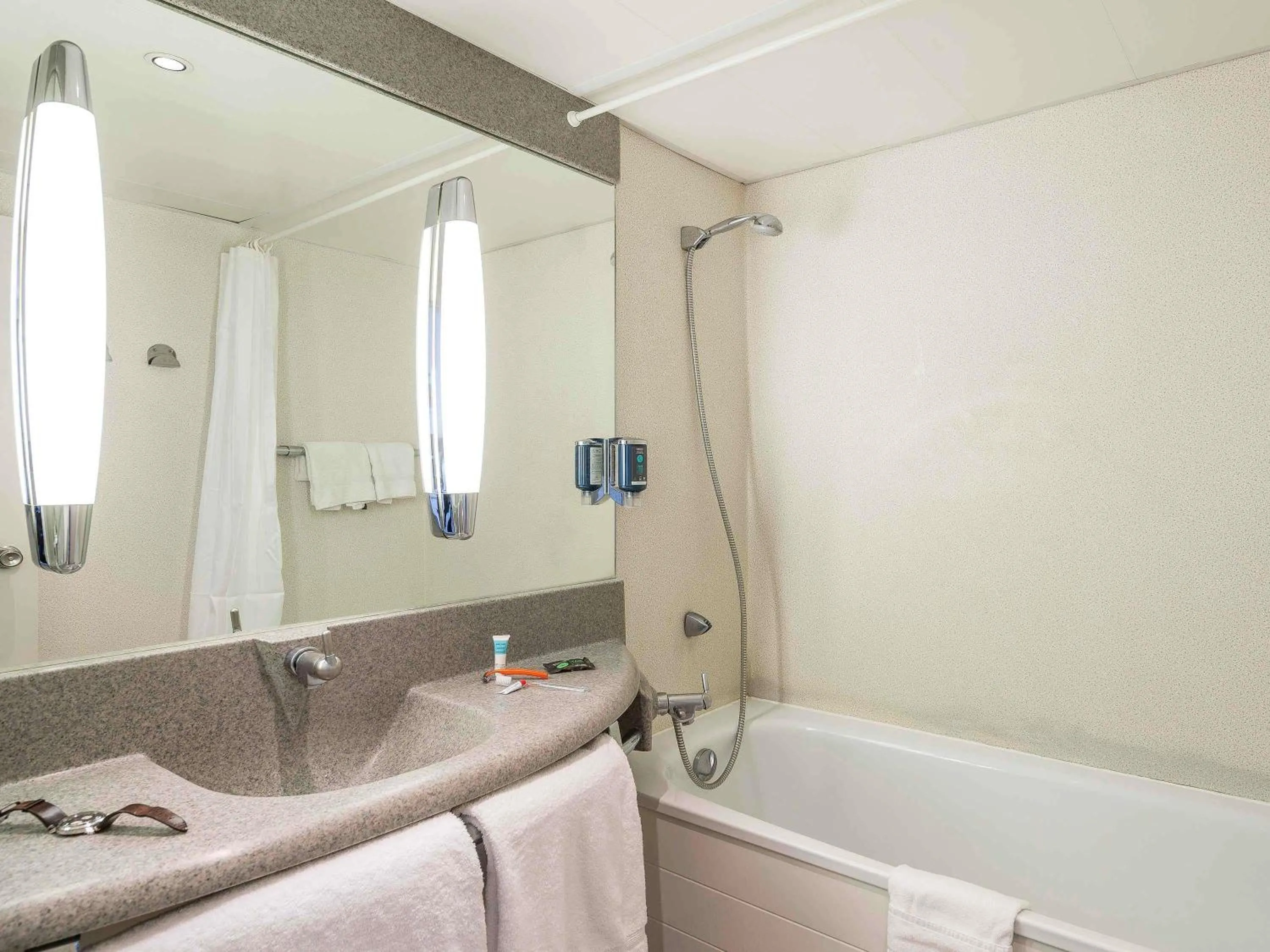 Bedroom in Hôtel Novotel Valenciennes