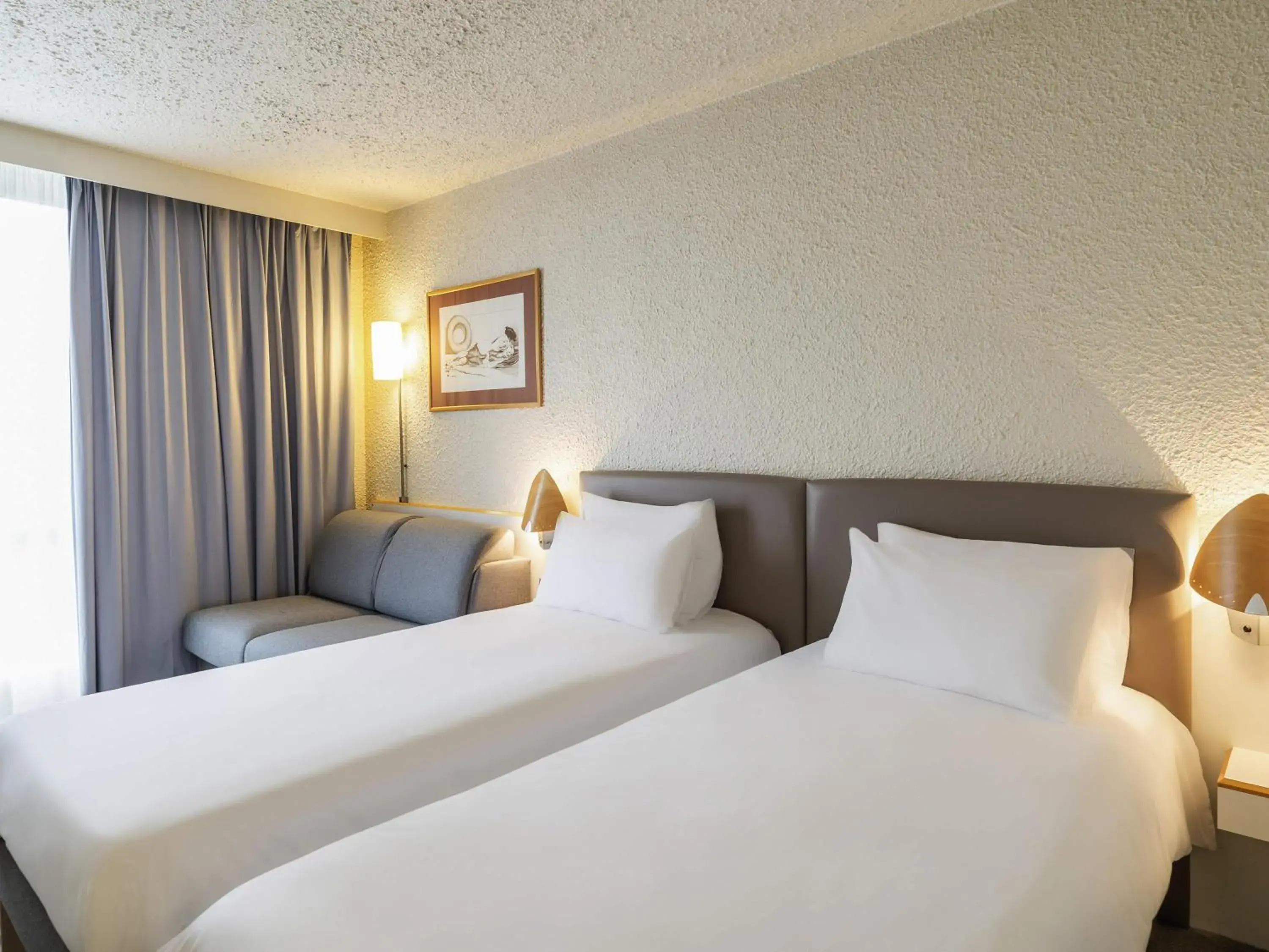 Classic Twin Room with Sofa Bed in Hôtel Novotel Valenciennes Classic Twin Room with Sofa Bed in Hôtel Novotel Valenciennes