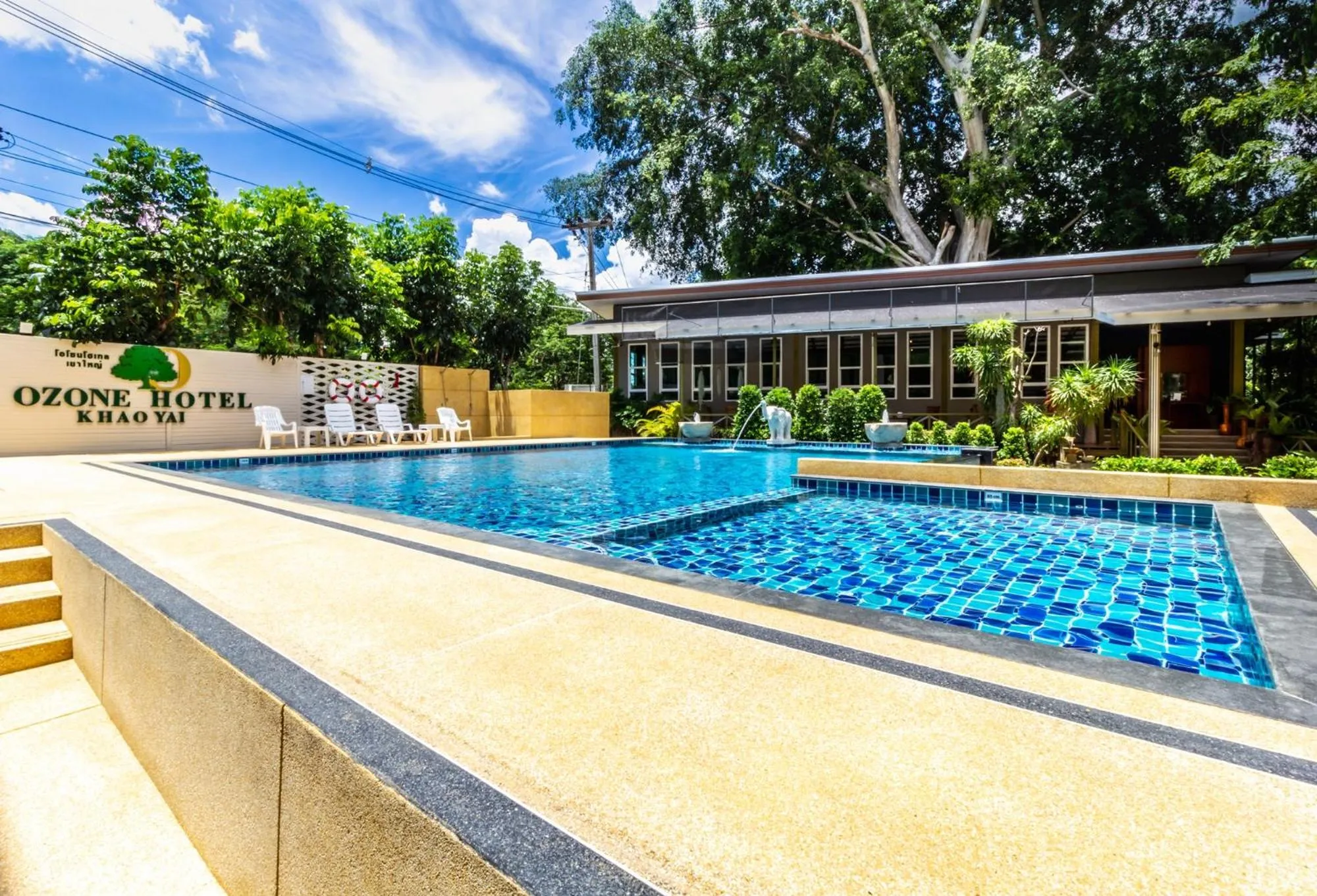 Swimming pool in Ozone Hotel Khao Yai