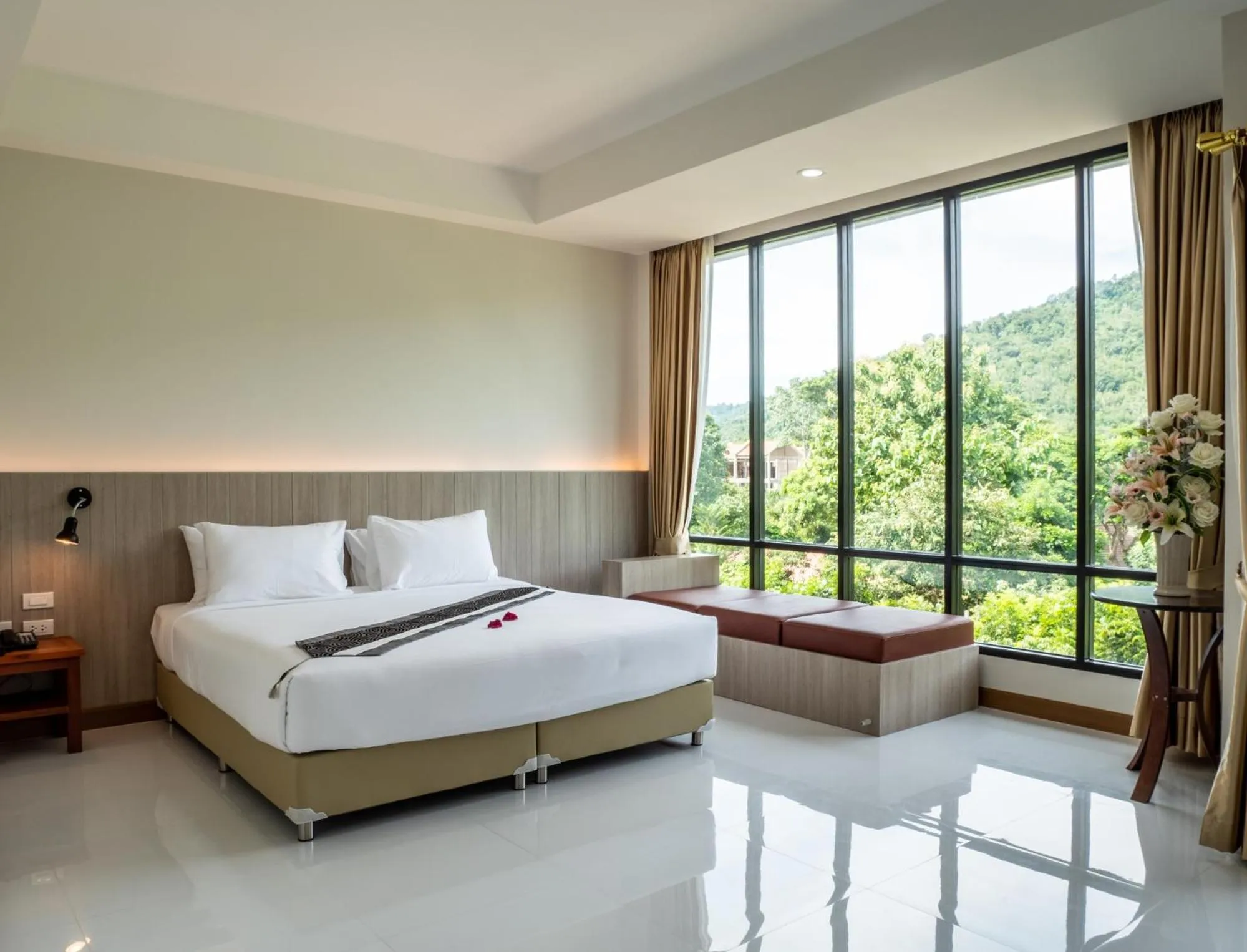 Mountain view, Bed in Ozone Hotel Khao Yai