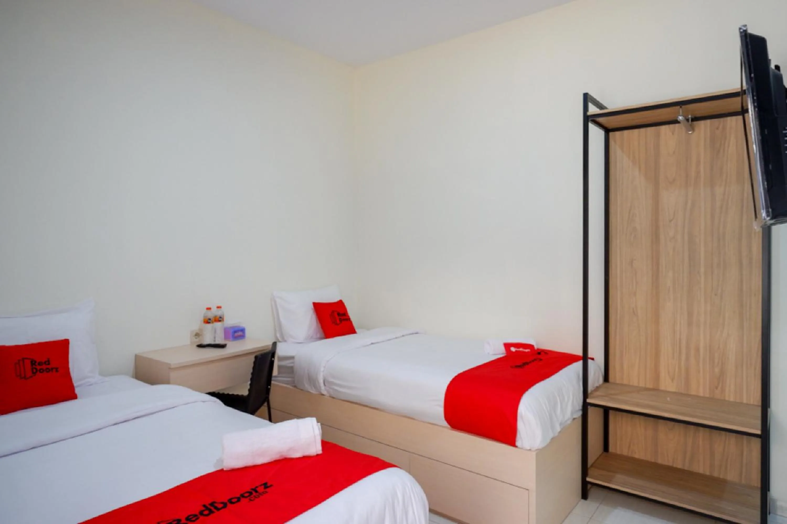 Bedroom, Bed in RedDoorz near Alun Alun Kudus 2