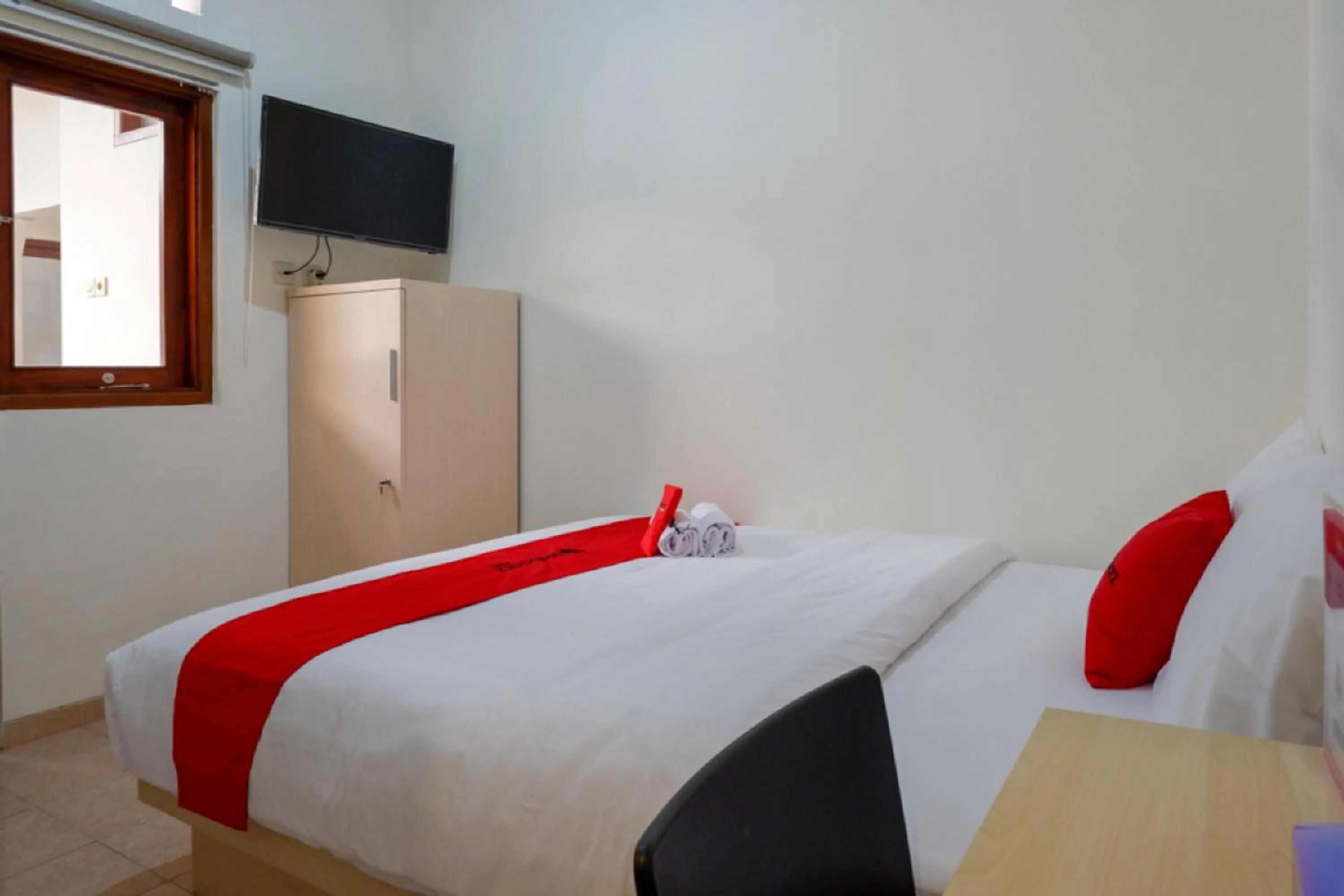 Bedroom, Bed in RedDoorz near Alun Alun Kudus 2