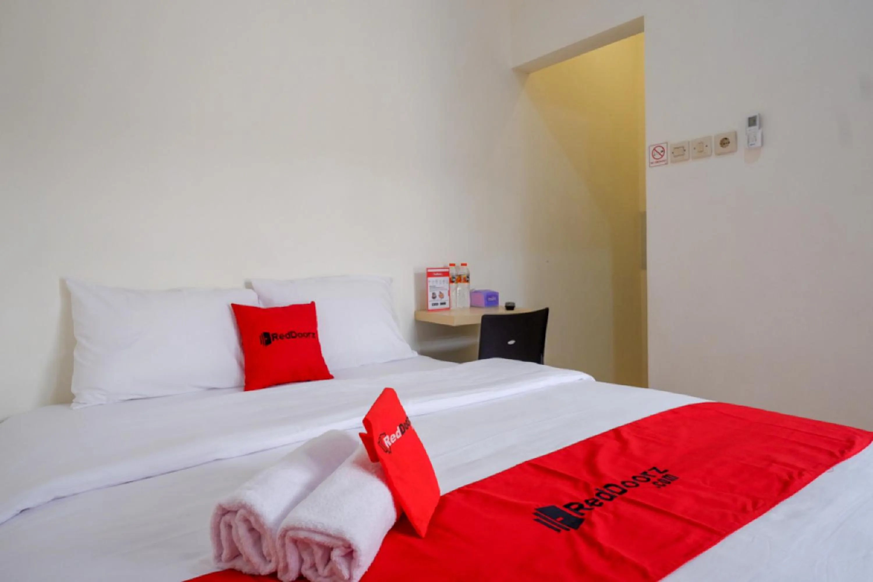 Bedroom, Bed in RedDoorz near Alun Alun Kudus 2