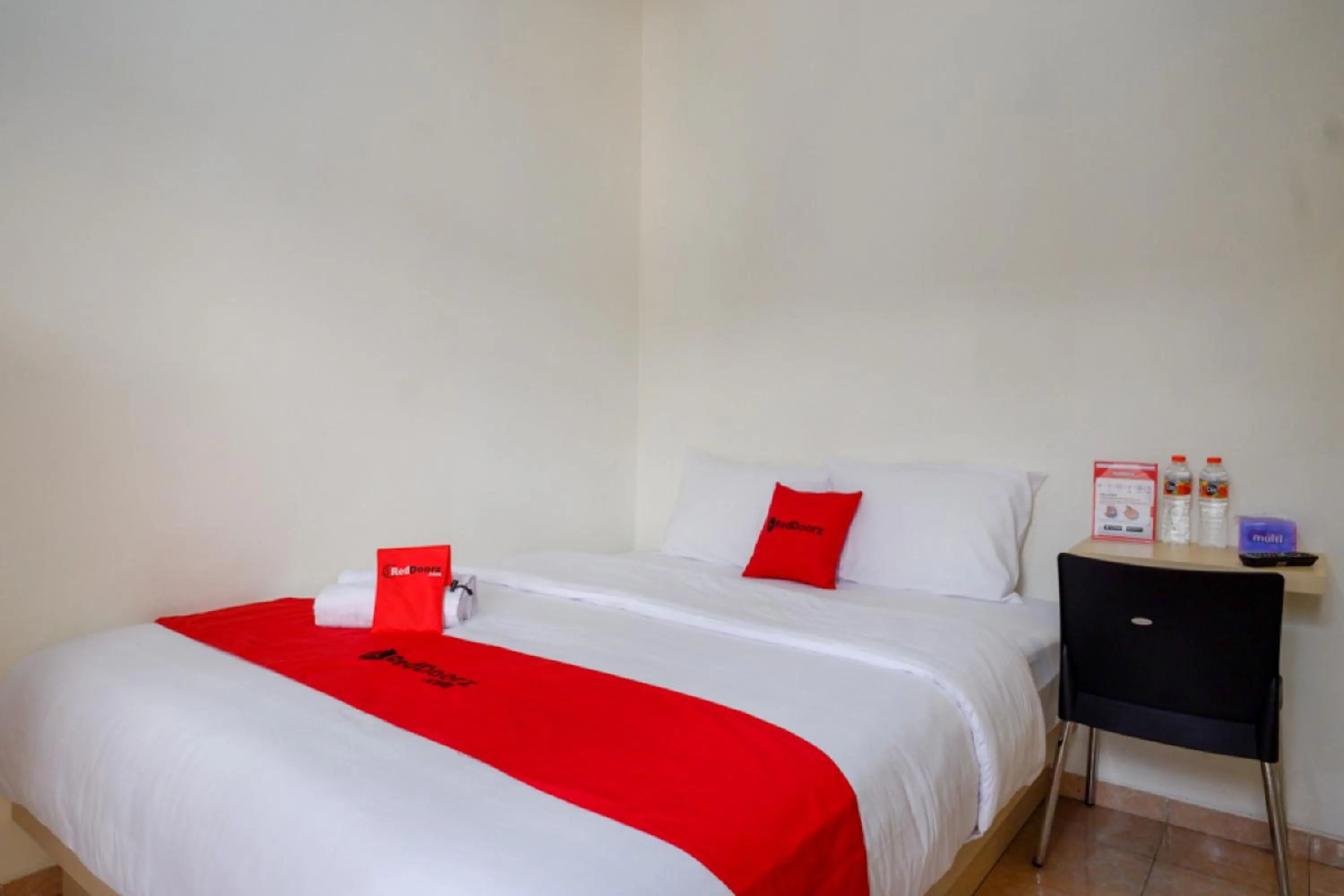 Bed in RedDoorz near Alun Alun Kudus 2