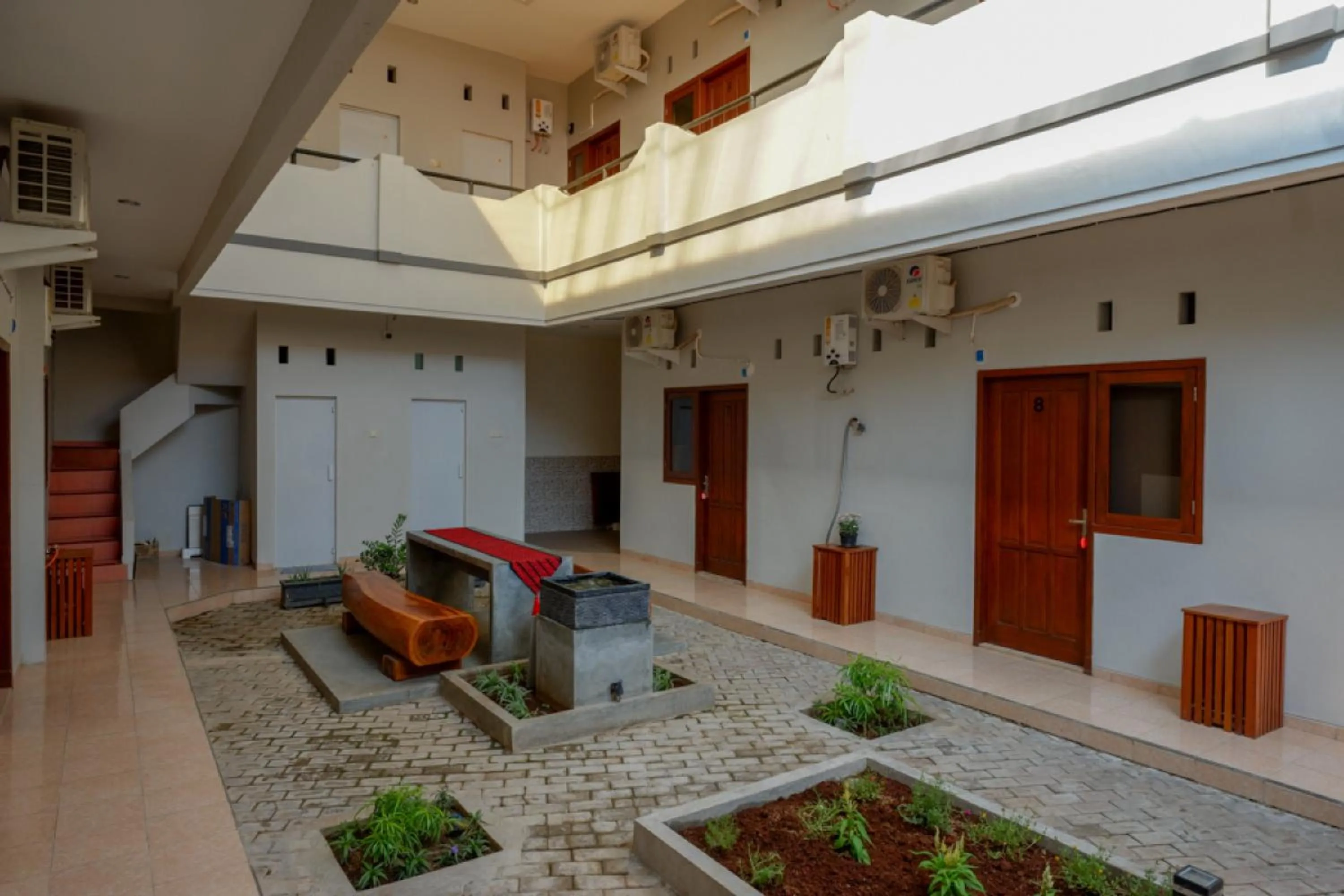 Facade/entrance in RedDoorz near Alun Alun Kudus 2