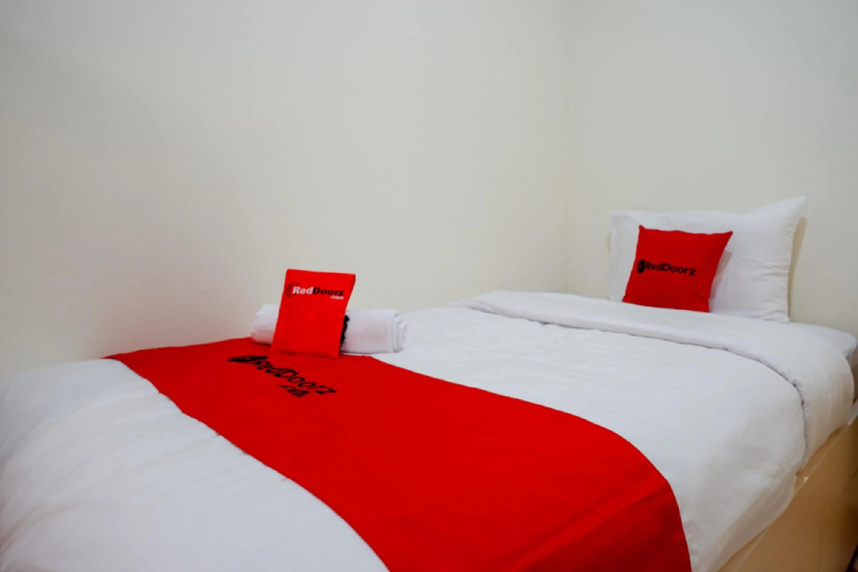 Bedroom, Bed in RedDoorz near Alun Alun Kudus 2