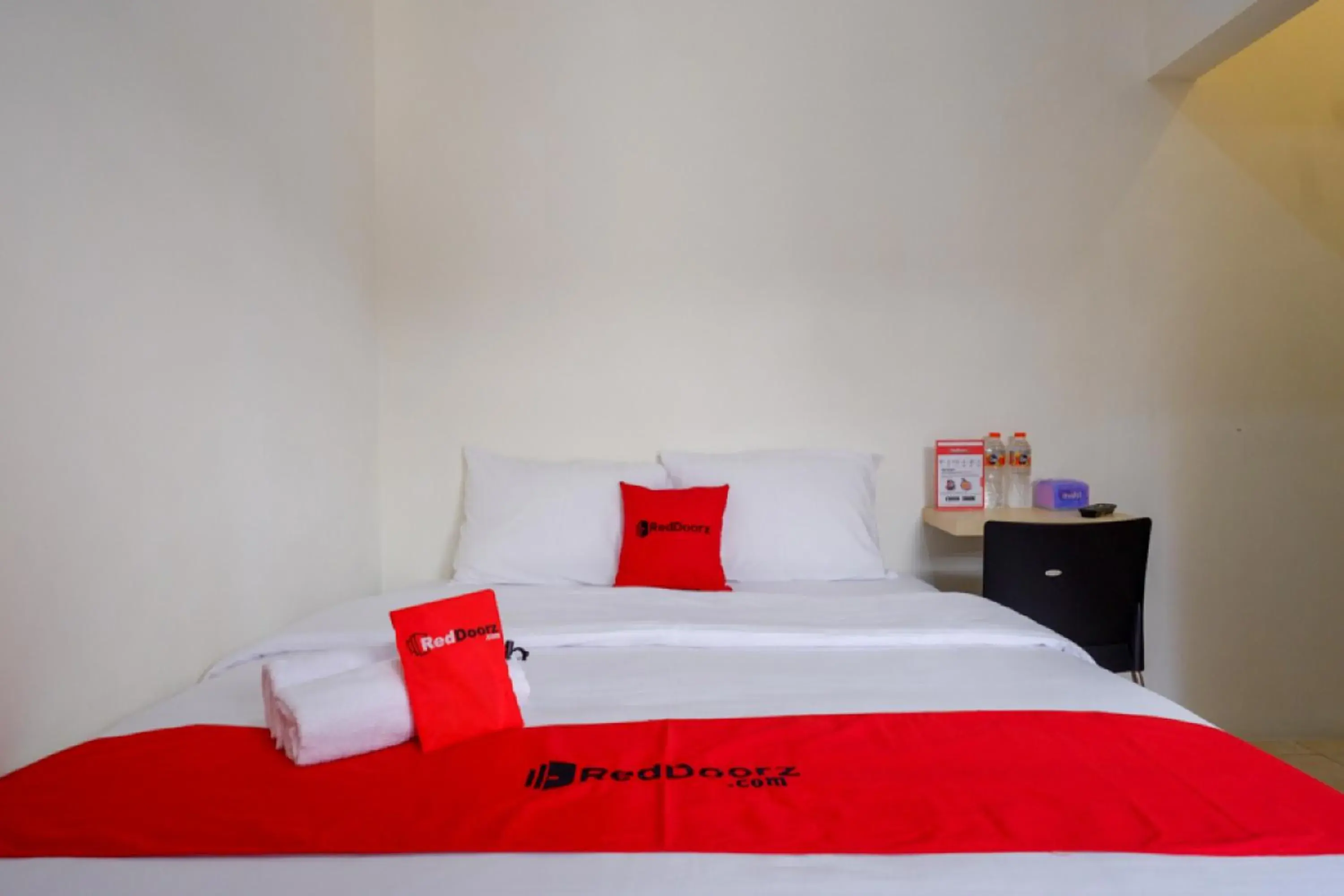 Double Room in RedDoorz near Alun Alun Kudus 2 Double Room in RedDoorz near Alun Alun Kudus 2