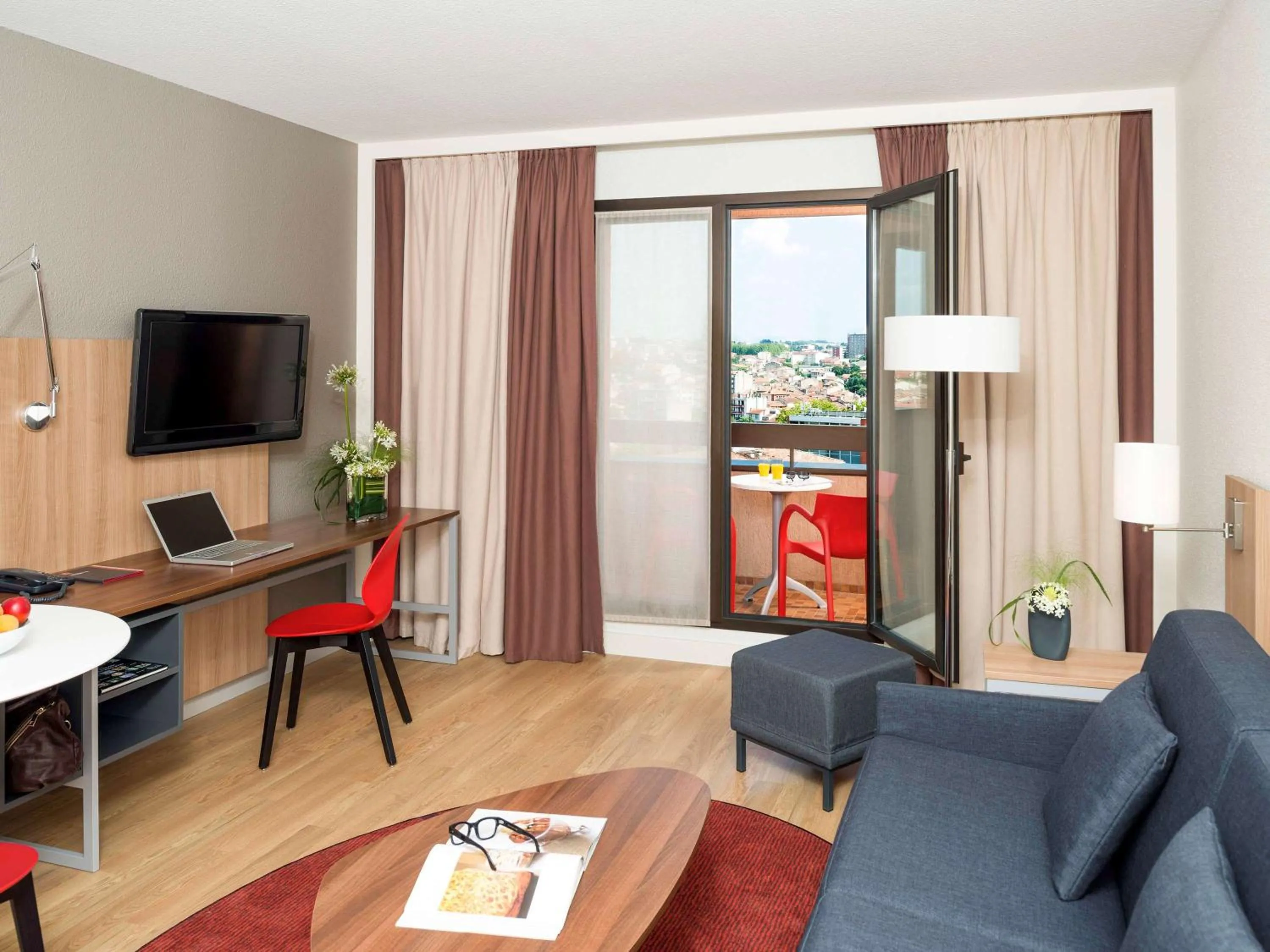 Photo of the whole room in Aparthotel Adagio Toulouse Centre Ramblas