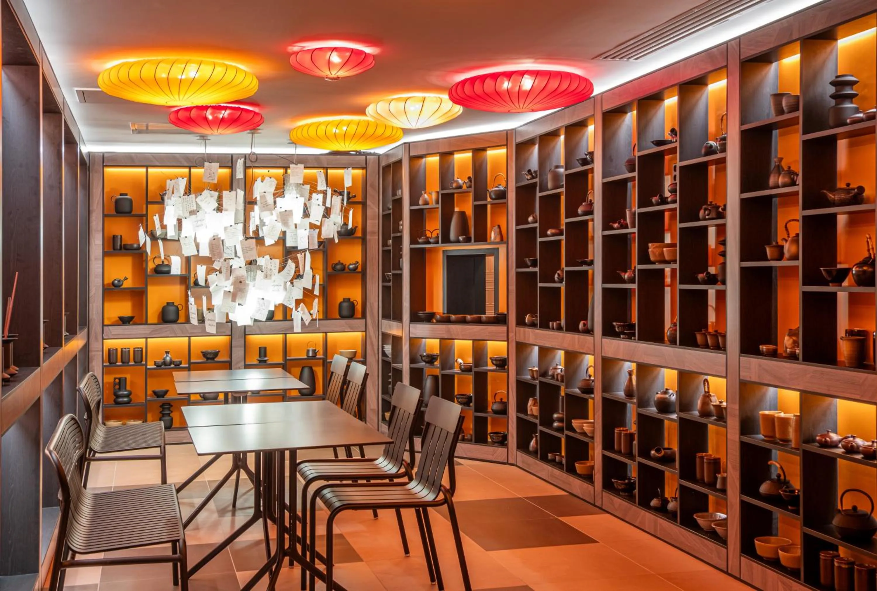 Restaurant/places to eat in FirstName Toulouse Résidence