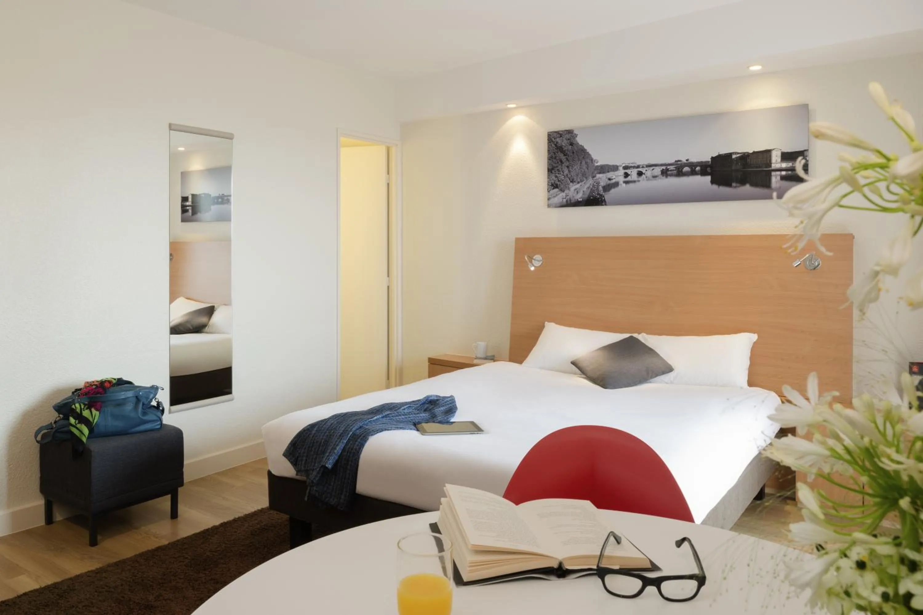 Bedroom, Bed in Aparthotel Adagio Toulouse Centre Ramblas