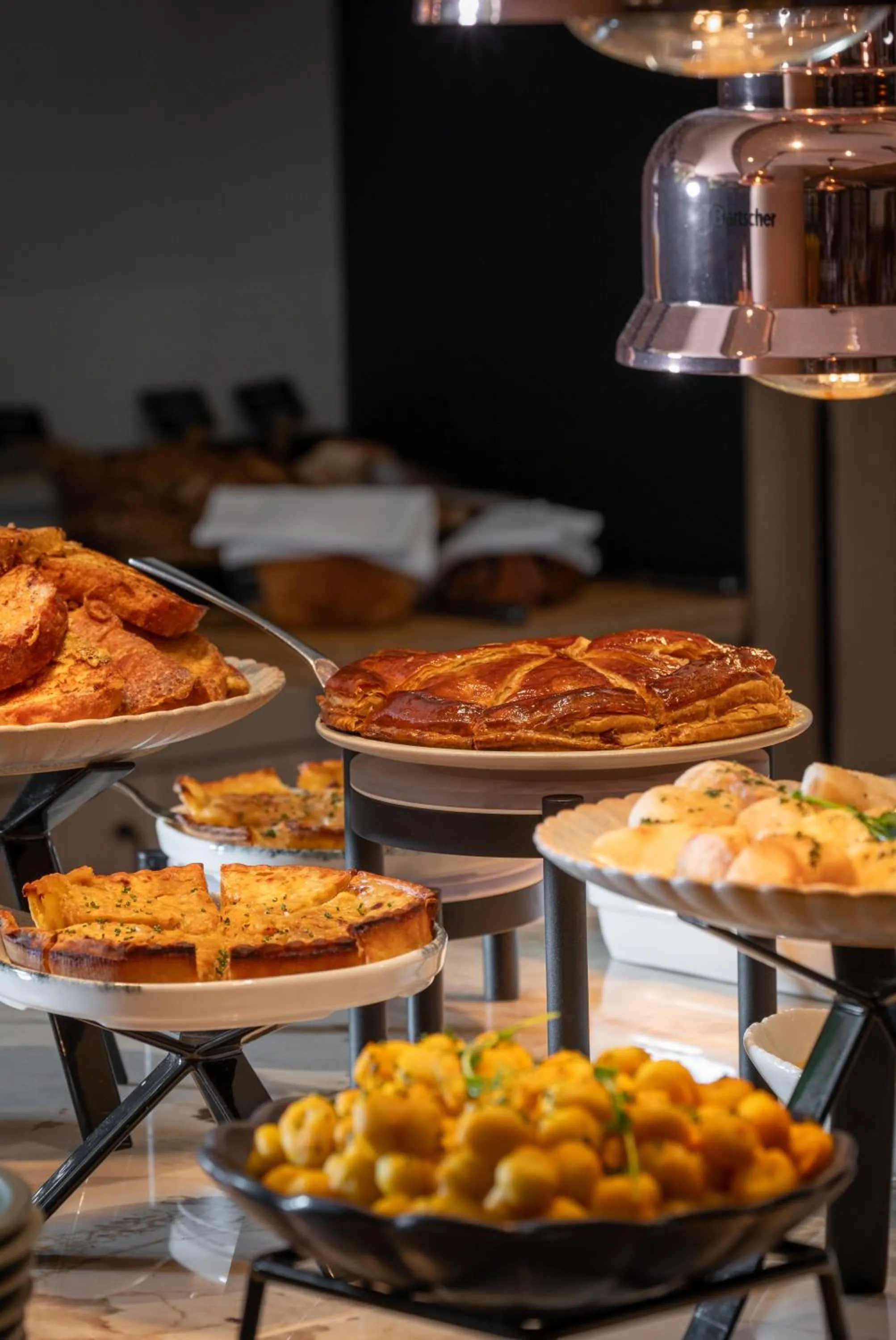 Restaurant/places to eat in FirstName Toulouse Résidence