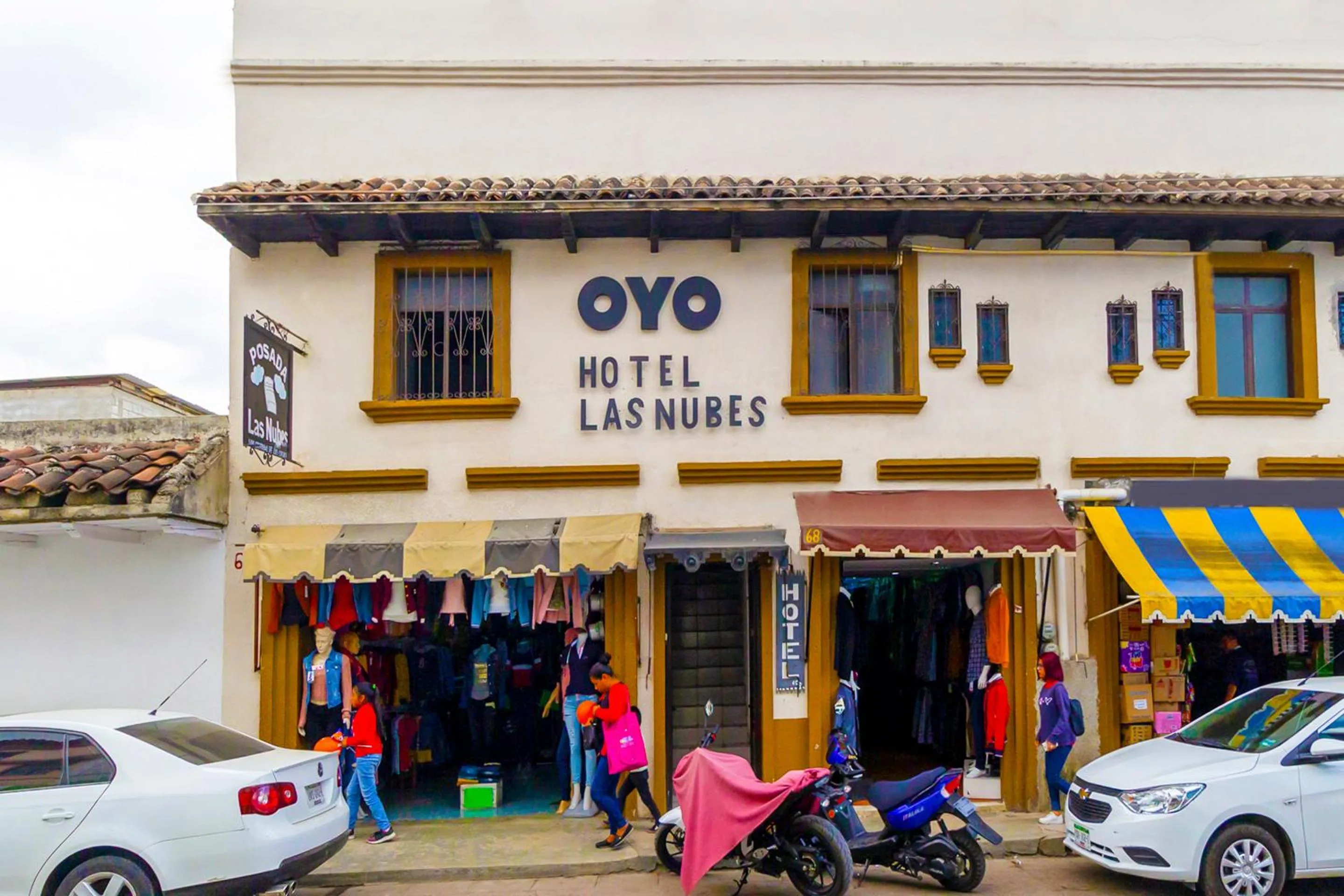 Facade/entrance in OYO Hotel Las Nubes,Mercado de Dulces y Artesanias Ambar
