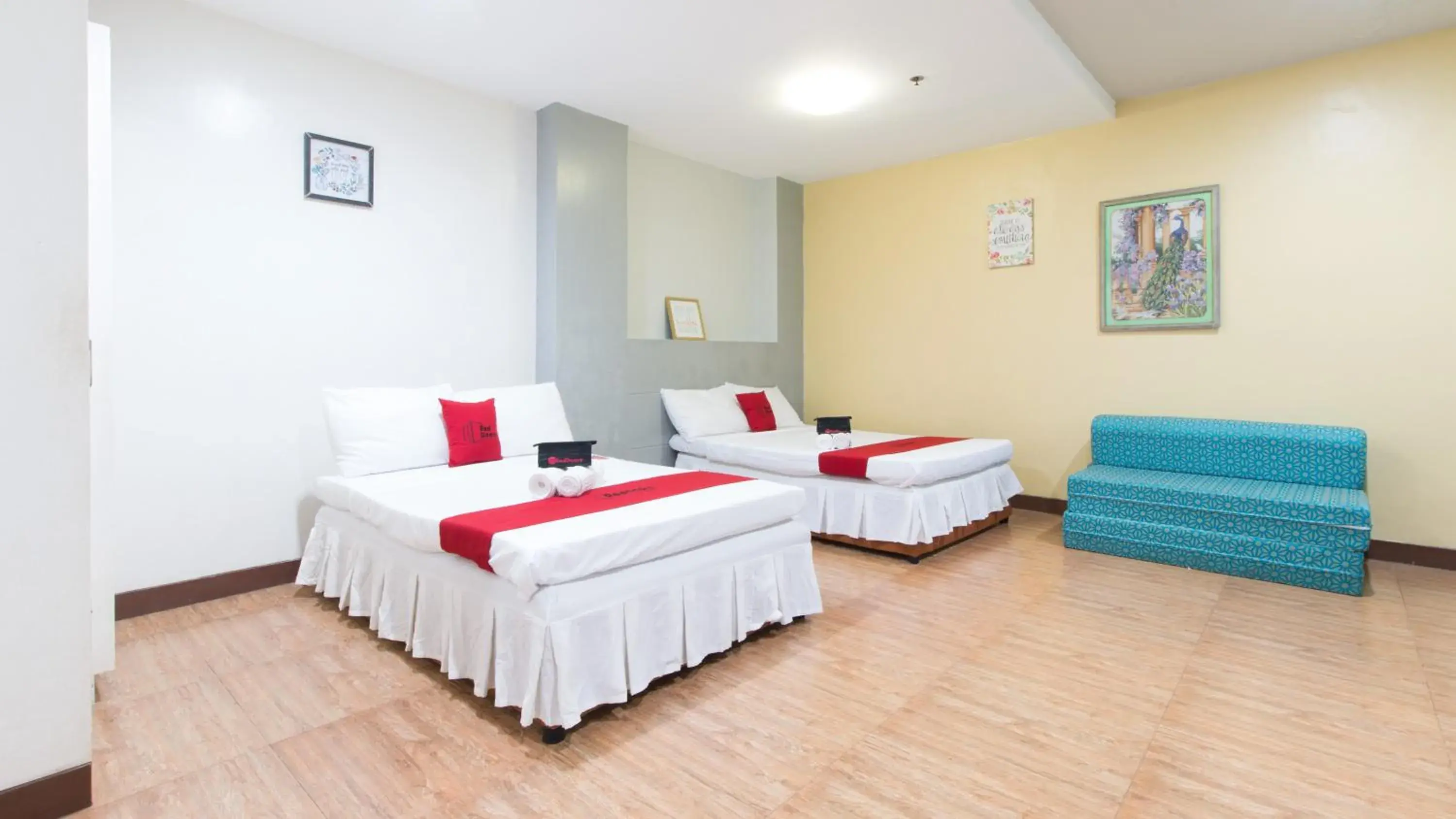 Family Room in RedDoorz @ San Jose Tagbak Jaro Iloilo Family Room in RedDoorz @ San Jose Tagbak Jaro Iloilo
