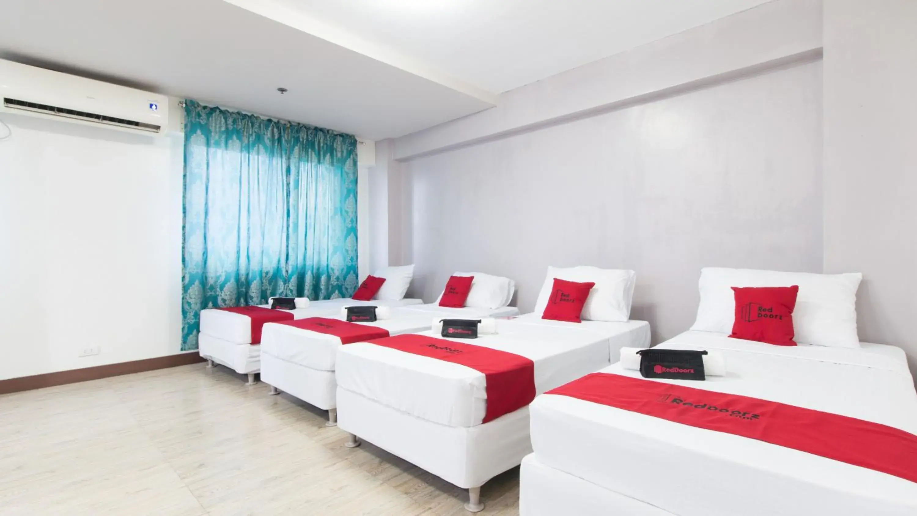 Quadruple Room in RedDoorz @ San Jose Tagbak Jaro Iloilo Quadruple Room in RedDoorz @ San Jose Tagbak Jaro Iloilo