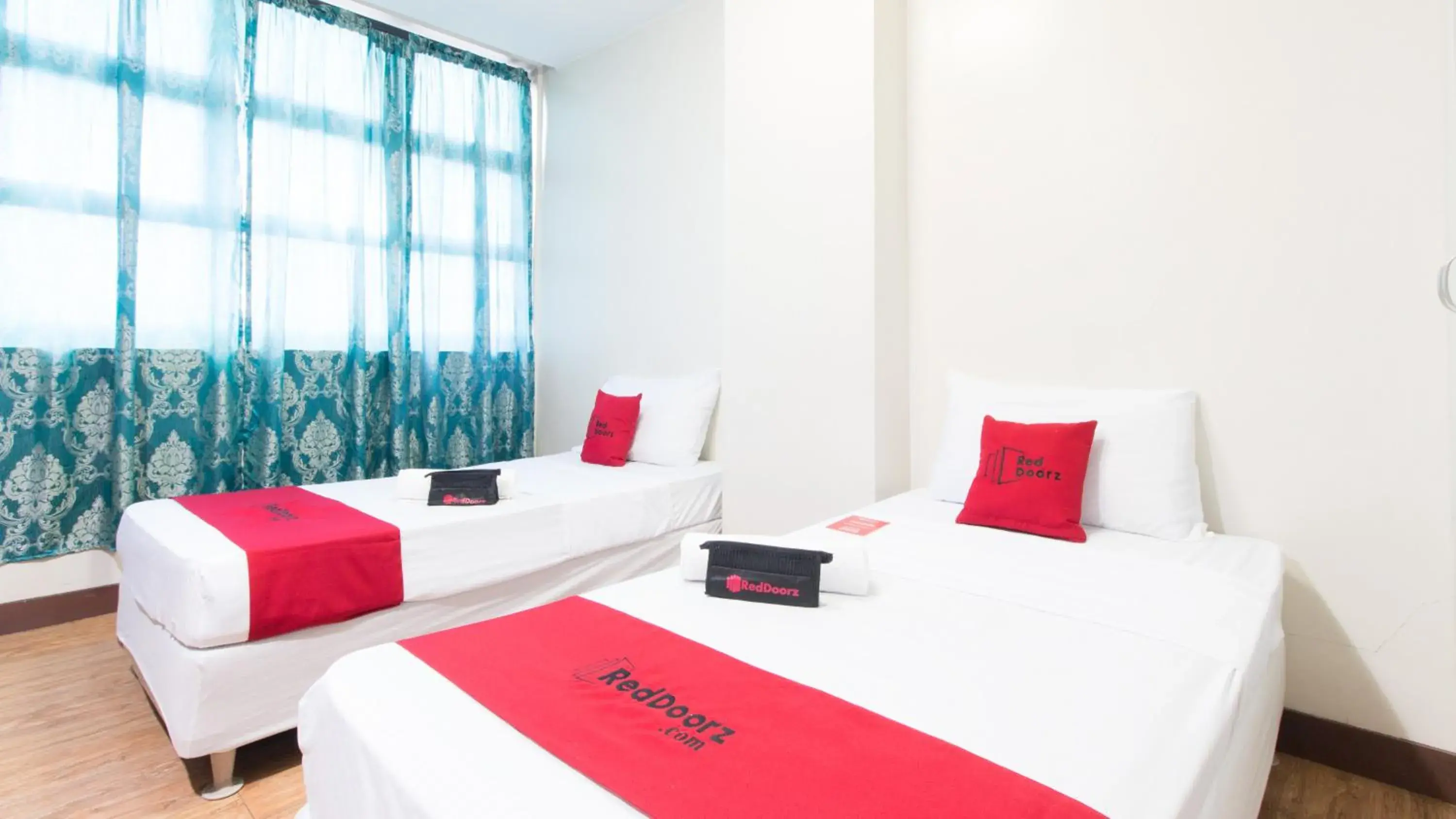 Twin Room in RedDoorz @ San Jose Tagbak Jaro Iloilo Twin Room in RedDoorz @ San Jose Tagbak Jaro Iloilo