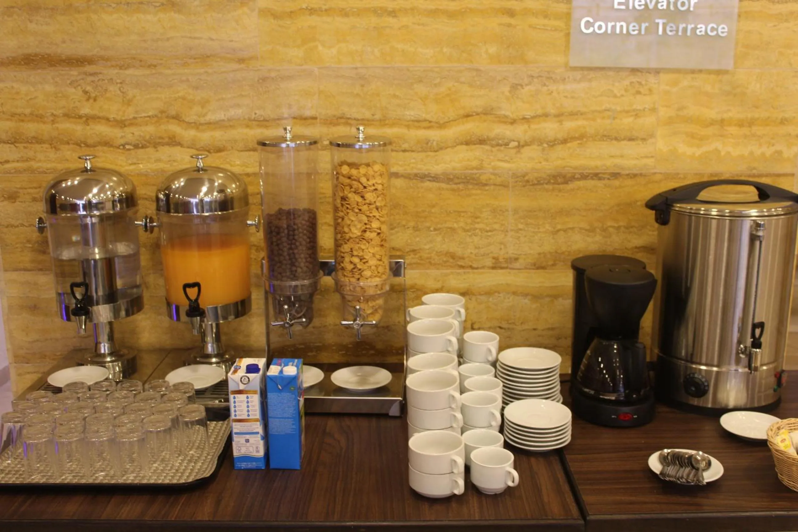 Coffee/tea facilities in Petra Corner Hotel