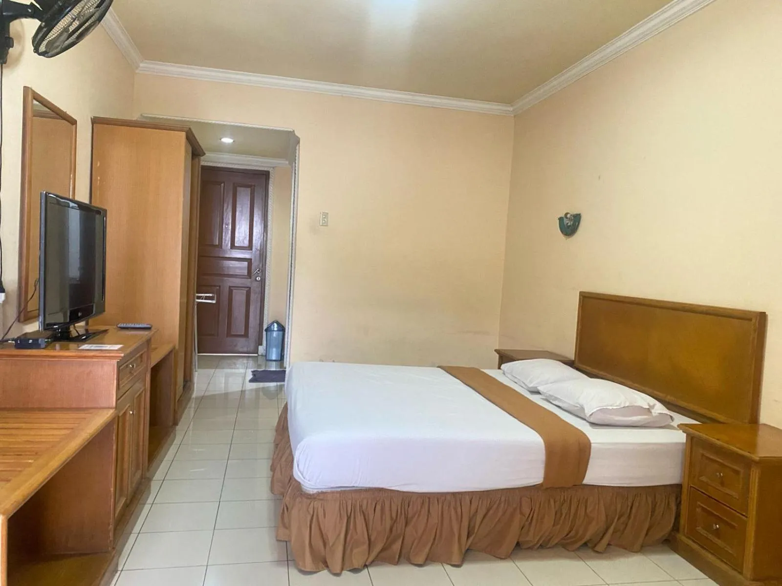 Bed in HOTEL & WISMA BINTANG JADAYAT
